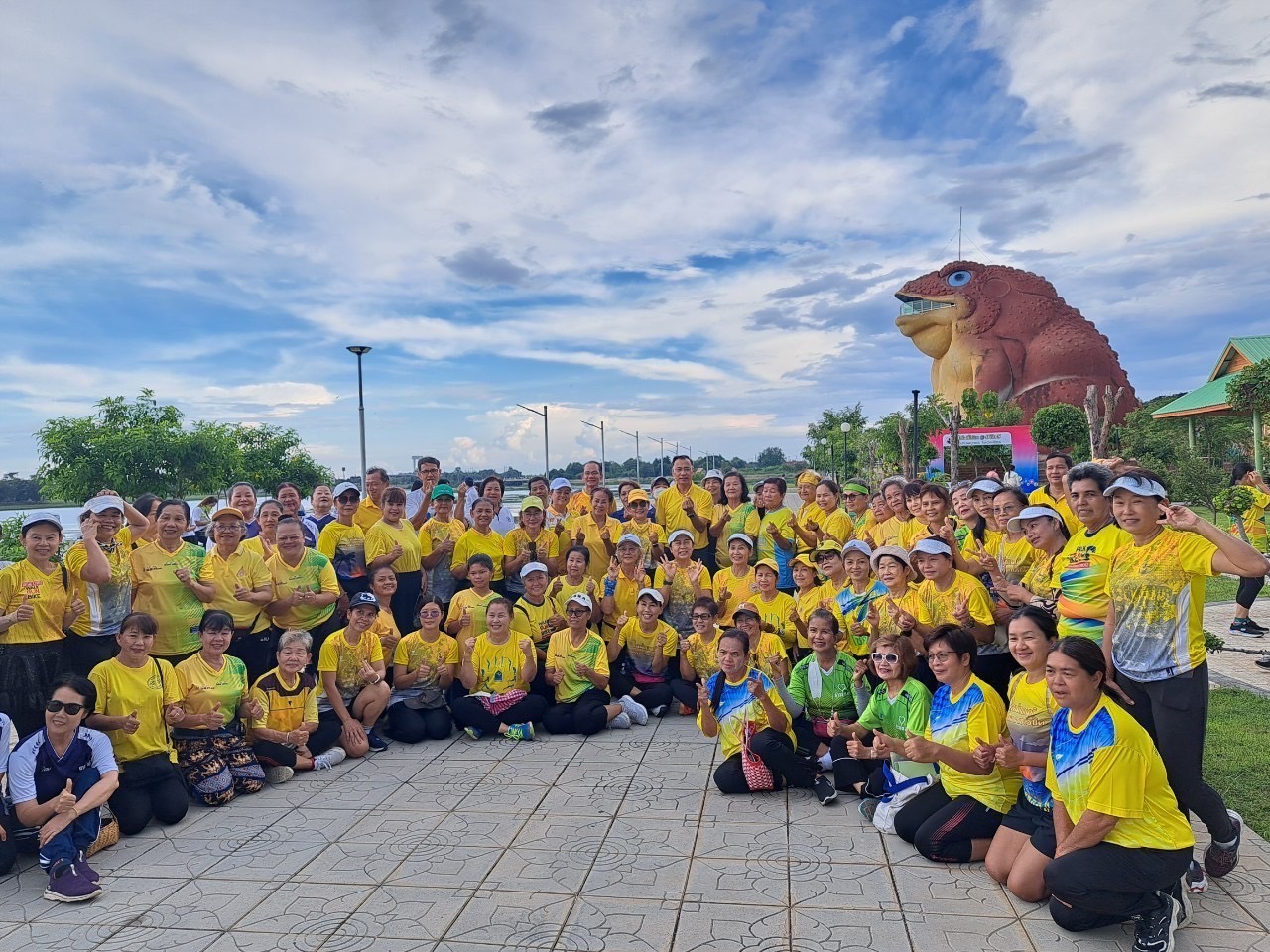 พช ยโสธร ร่วมออกกำลังกาย กับนายชรินทร์ ทองสุข ผู้ว่าราชการจังหวัดยโสธร 📌กิจกรรม “ผู้ว่า…พาฟิต”
