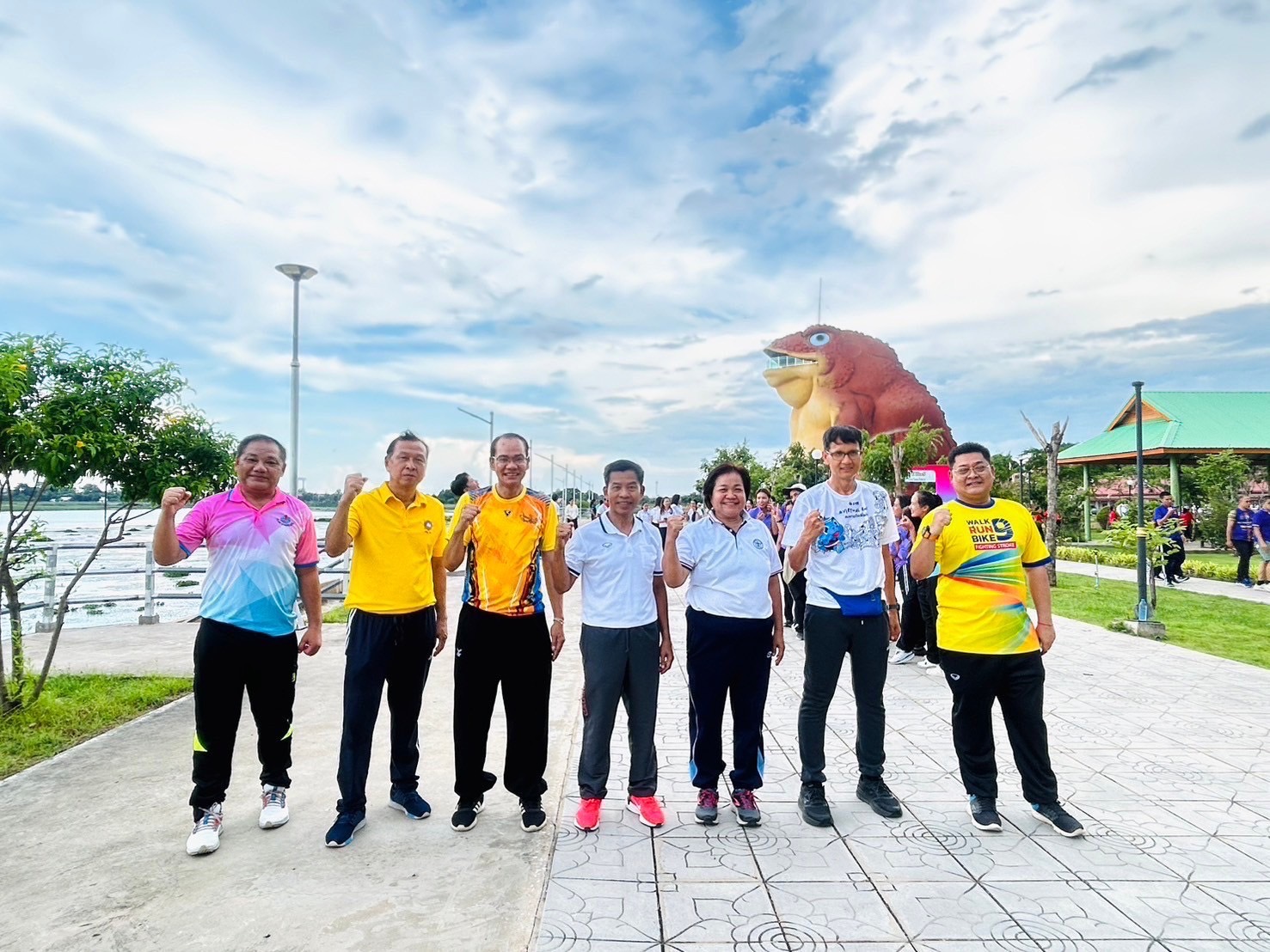 พช ยโสธร ร่วมออกกำลังกาย กับนายชรินทร์ ทองสุข ผู้ว่าราชการจังหวัดยโสธร 📌กิจกรรม “ผู้ว่า…พาฟิต”