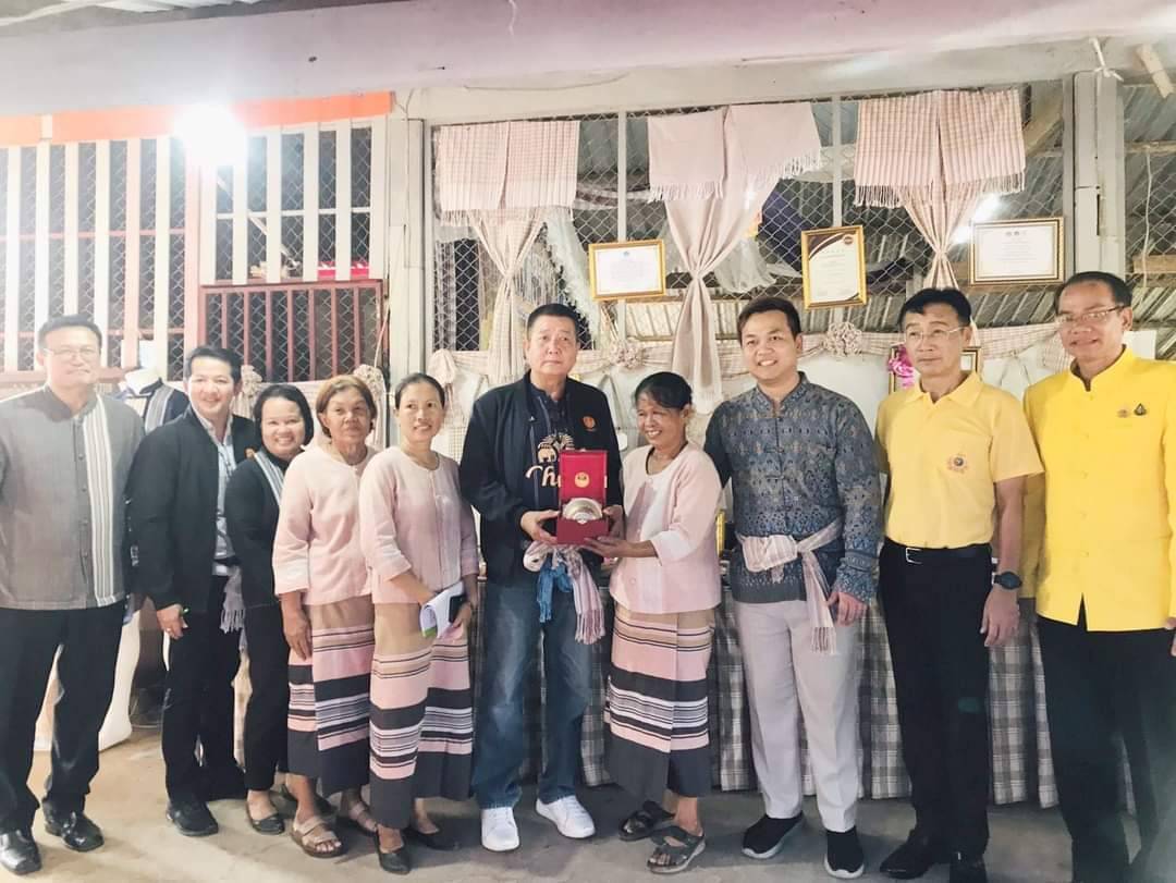 พช ยโสธร ร่วมลงพื้นที่กับ กมธ.แก้ปัญหาหนี้สิน ศึกษาดูงานกลุ่มวิสาหกิจชุมชนทอผ้าฝ้ายย้อมสีธรรมชาติ อำเภอกุดชุม จังหวัดยโสธร