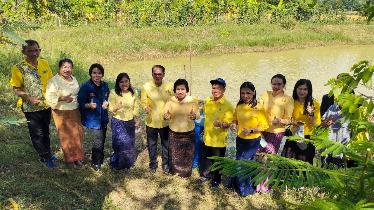 ผู้ตรวจราชการกรมฯ…ลงพื้นที่ตรวจติดตามผลการดำเนินงานแปลงโคกหนองนา พื้นที่อำเภอทรายมูล จังหวัดยโสธร