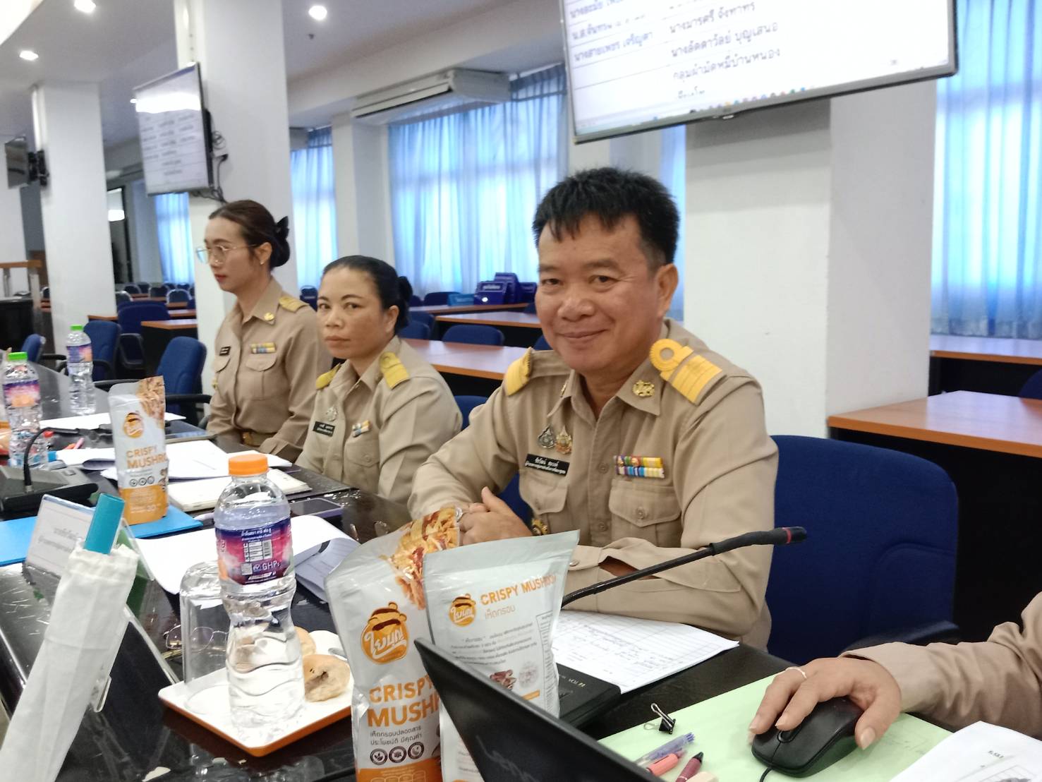 พช.ยโสธร ประชุมคัดเลือกผู้ประกอบการ OTOP ผู้ผลิต และ ผู้ประกอบการ OTOP ชวนชิม เข้าร่วมงาน OTOP City 2024