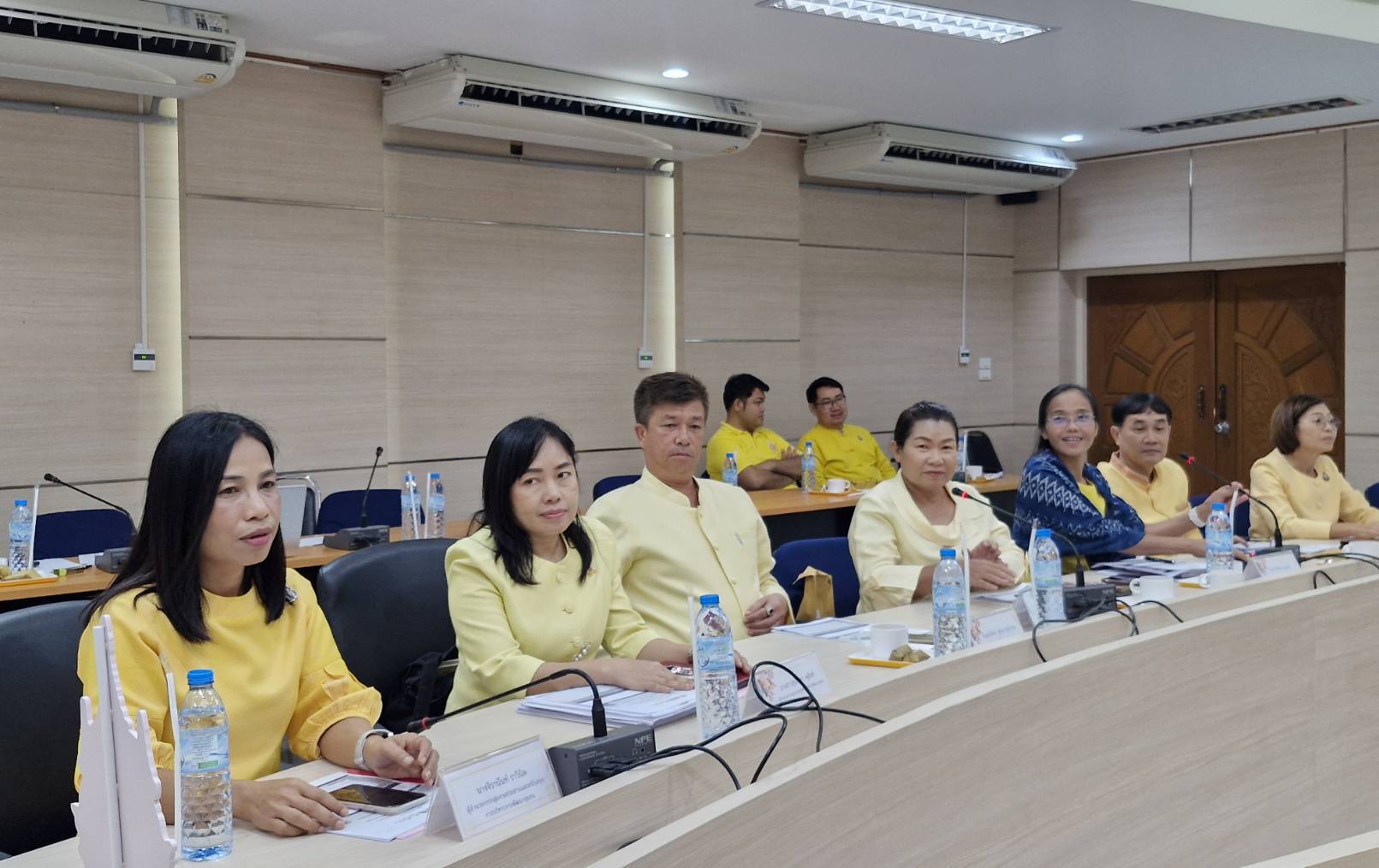 💠นางนวลจันทร์ ศรีมงคล ผู้ตรวจราชการกรม  ปฏิบัติหน้าที่ผู้อำนวยการศูนย์ศึกษาและพัฒนาชุมชนอุบลราชธานี ประชุม พบปะ ผู้บริหาร บุคลากร และเจ้าหน้าที่ สำนักงานพัฒนาชุมชนจังหวัดยโสธร  เน้นย้ำ มุ่งขับเคลื่อนพัฒนางานพัฒนาชุมชน ภายใต้ งาน  งบ ระบบ คน อย่างมีประสิทธิภาพ