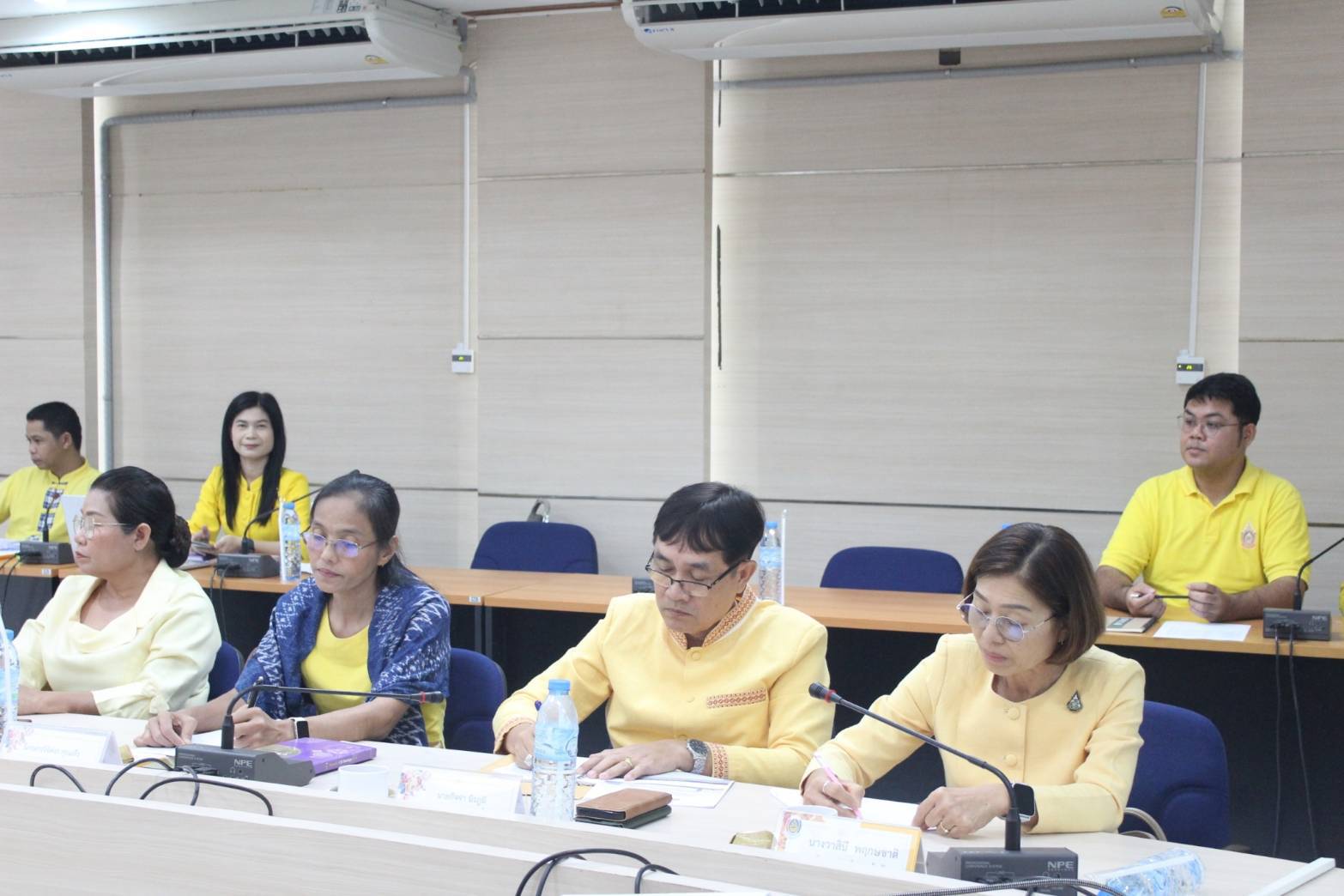 💠นางนวลจันทร์ ศรีมงคล ผู้ตรวจราชการกรม  ปฏิบัติหน้าที่ผู้อำนวยการศูนย์ศึกษาและพัฒนาชุมชนอุบลราชธานี ประชุม พบปะ ผู้บริหาร บุคลากร และเจ้าหน้าที่ สำนักงานพัฒนาชุมชนจังหวัดยโสธร  เน้นย้ำ มุ่งขับเคลื่อนพัฒนางานพัฒนาชุมชน ภายใต้ งาน  งบ ระบบ คน อย่างมีประสิทธิภาพ