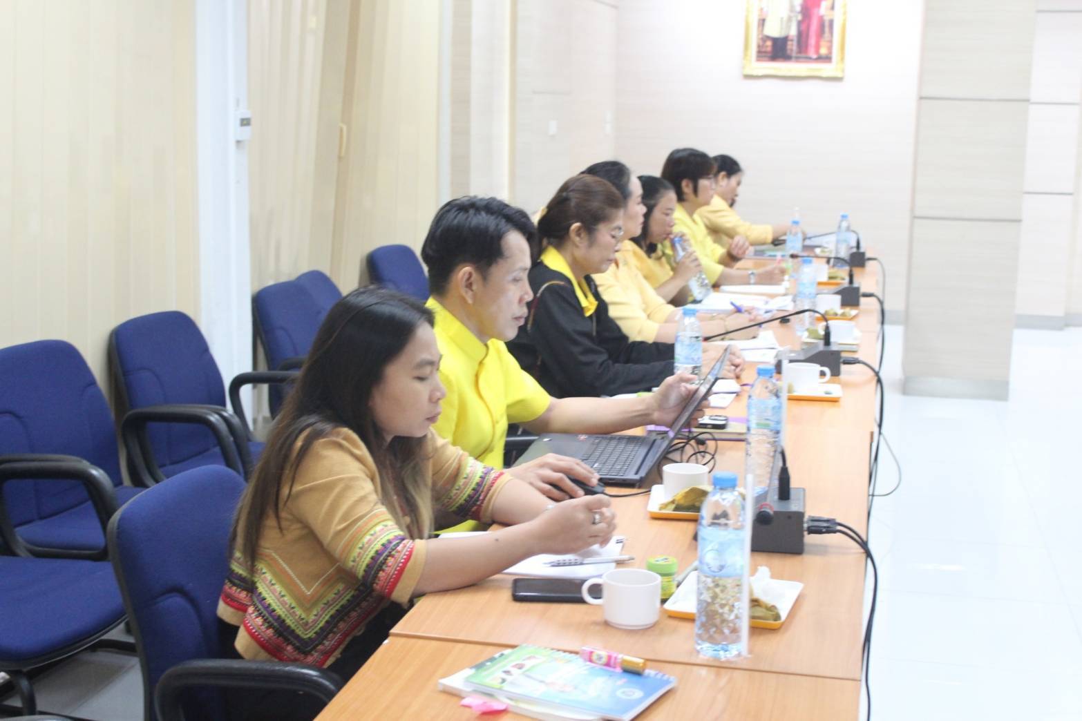 💠นางนวลจันทร์ ศรีมงคล ผู้ตรวจราชการกรม  ปฏิบัติหน้าที่ผู้อำนวยการศูนย์ศึกษาและพัฒนาชุมชนอุบลราชธานี ประชุม พบปะ ผู้บริหาร บุคลากร และเจ้าหน้าที่ สำนักงานพัฒนาชุมชนจังหวัดยโสธร  เน้นย้ำ มุ่งขับเคลื่อนพัฒนางานพัฒนาชุมชน ภายใต้ งาน  งบ ระบบ คน อย่างมีประสิทธิภาพ