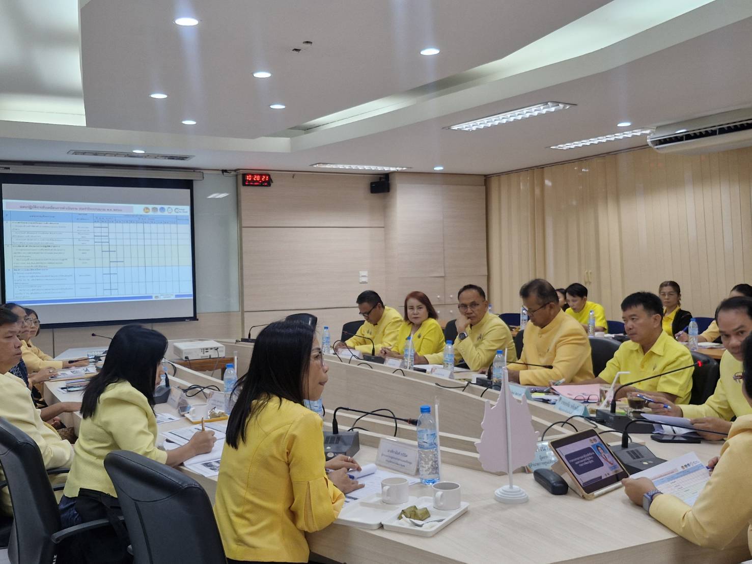 💠นางนวลจันทร์ ศรีมงคล ผู้ตรวจราชการกรม  ปฏิบัติหน้าที่ผู้อำนวยการศูนย์ศึกษาและพัฒนาชุมชนอุบลราชธานี ประชุม พบปะ ผู้บริหาร บุคลากร และเจ้าหน้าที่ สำนักงานพัฒนาชุมชนจังหวัดยโสธร  เน้นย้ำ มุ่งขับเคลื่อนพัฒนางานพัฒนาชุมชน ภายใต้ งาน  งบ ระบบ คน อย่างมีประสิทธิภาพ