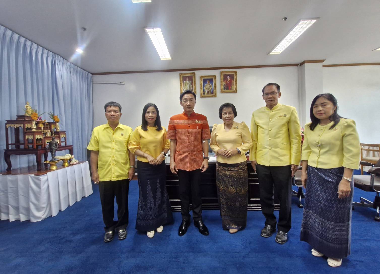 ผู้ตรวจราชการกรม (นางนวลจันทร์ ศรีมงคล) ปฏิบัติหน้าที่ผู้อำนวยการศูนย์ศึกษาและพัฒนาชุมชนอุบลราชธานี เข้าคาราวะท่านผู้ว่าราชการจังหวัดยโสธร (นายชรินทร์ ทองสุข) และ รองผู้ว่าราชการจังหวัดยโสธร (นายชาญชัย ศรศรีวิชัย) เพื่อหารือข้อราชการ เนื่องในโอกาสมาปฏิบัติหน้าที่ผู้อำนวยการศูนย์ศึกษาและพัฒนาชุมชนอุบลราชธานี