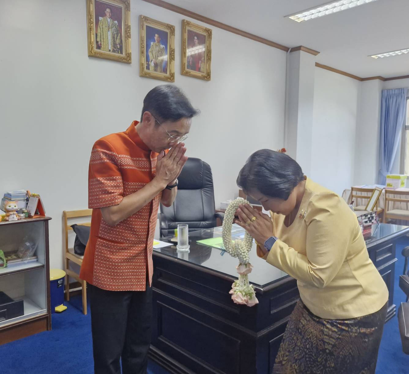 ผู้ตรวจราชการกรม (นางนวลจันทร์ ศรีมงคล) ปฏิบัติหน้าที่ผู้อำนวยการศูนย์ศึกษาและพัฒนาชุมชนอุบลราชธานี เข้าคาราวะท่านผู้ว่าราชการจังหวัดยโสธร (นายชรินทร์ ทองสุข) และ รองผู้ว่าราชการจังหวัดยโสธร (นายชาญชัย ศรศรีวิชัย) เพื่อหารือข้อราชการ เนื่องในโอกาสมาปฏิบัติหน้าที่ผู้อำนวยการศูนย์ศึกษาและพัฒนาชุมชนอุบลราชธานี