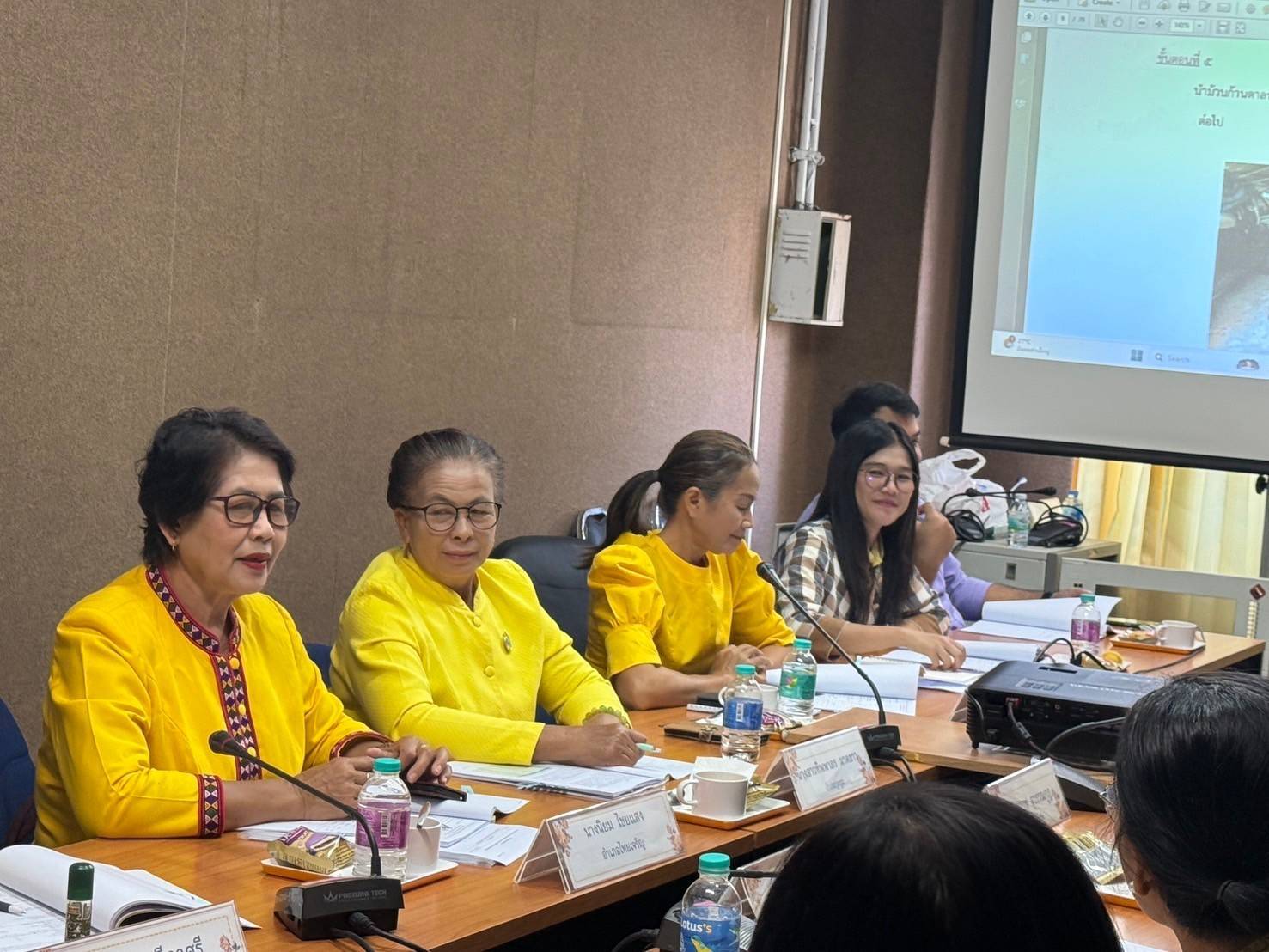 @)พช.ยโสธร กองทุนพัฒนาบทบาทสตรี : ประชุมคณะทำงานขับเคลื่อนกองทุนพัฒนาบทบาทสตรีจังหวัด ครั้งที่ ๘/๒๕๖๗