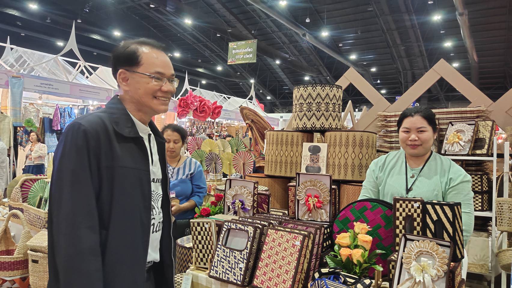พช.ยโสธร เข้าร่วม🌹🌹OTOP City 2024 HAPPY MARKET มอบความสุข ด้วยของขวัญล้ำค่า จากภูมิปัญญาไทย🌹🌹