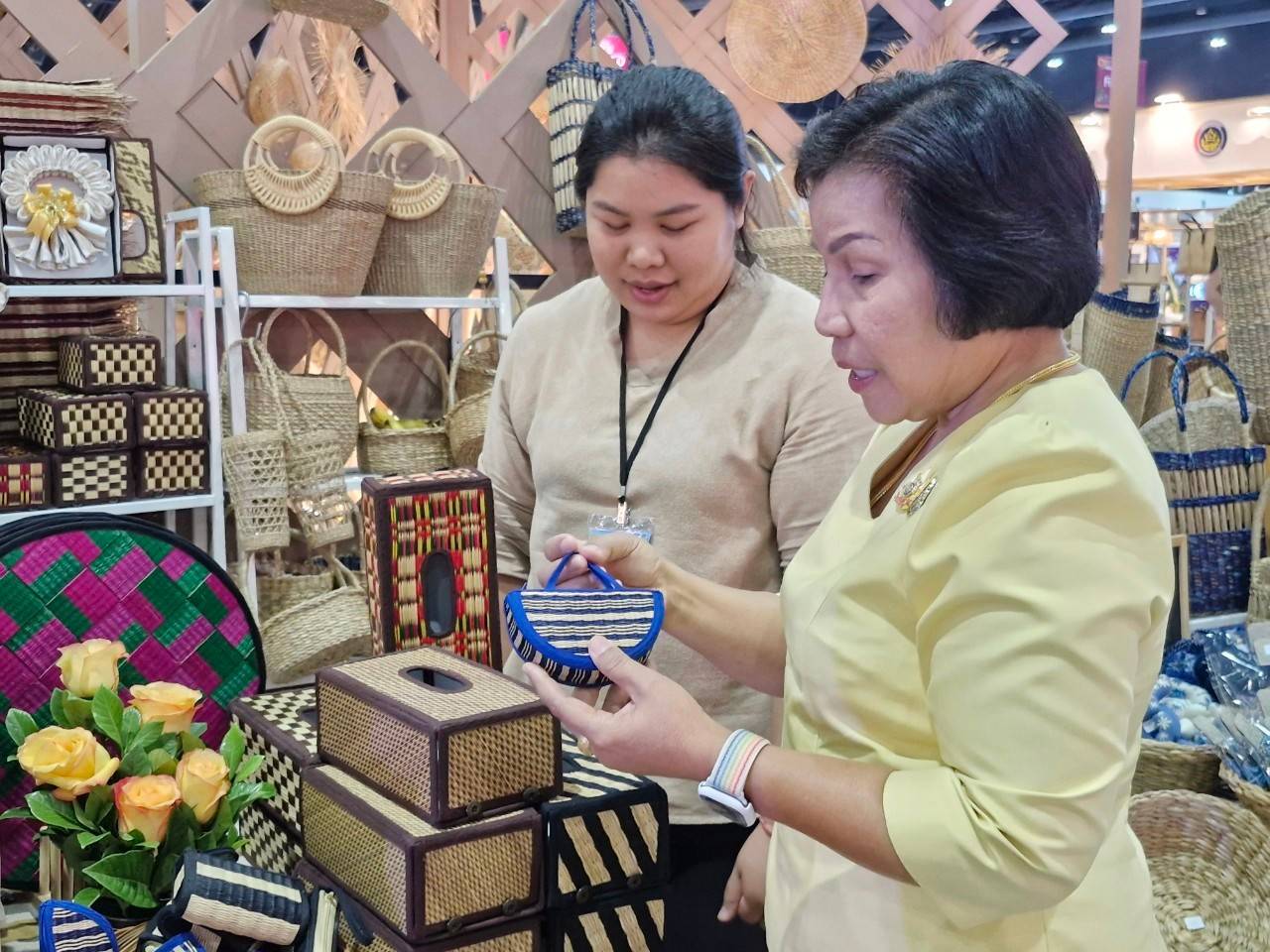 พช.ยโสธร เข้าร่วม 📯📯OTOP City 2024 HAPPY MARKET มอบความสุข ด้วยของขวัญล้ำค่า จากภูมิปัญญาไทย📯📯