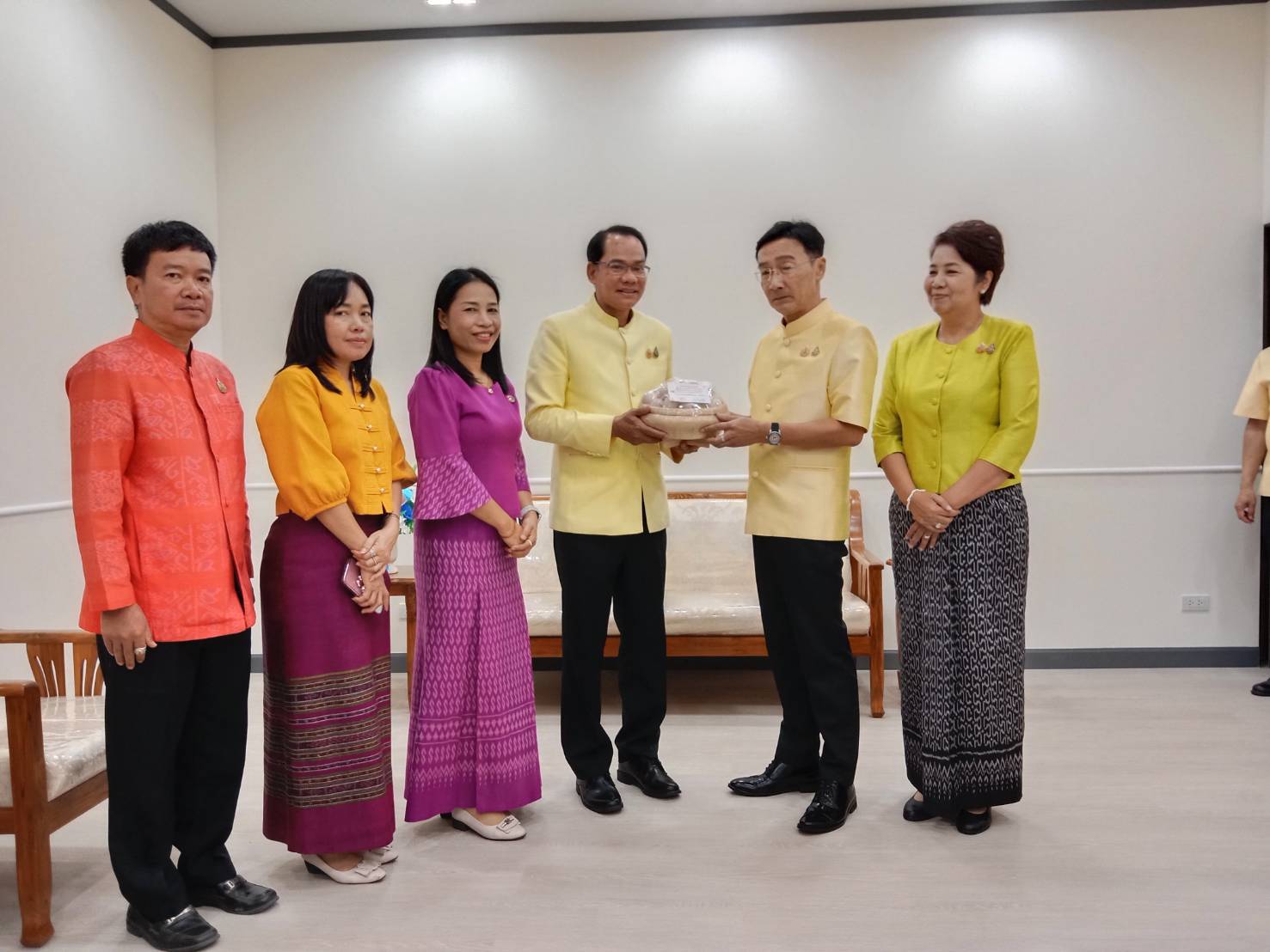 🔶พช.ยโสธร🔶 นำทีมบุคลากรในสังกัดเข้า ‘สวัสดีปีใหม่’ ผู้ว่าราชการจังหวัดยโสธร พร้อมขอแนวทางในการดำเนินงานสำหรับปีงบประมาณ พ.ศ.2568