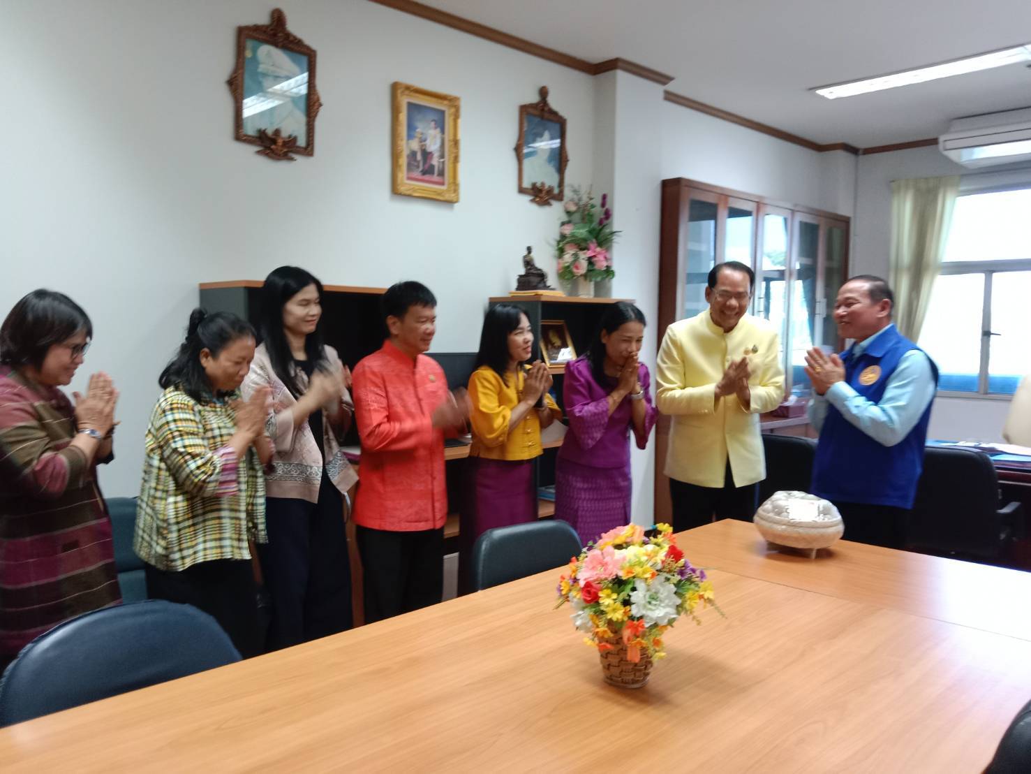 🔶พช.ยโสธร🔶 นำทีมบุคลากรในสังกัดเข้า ‘สวัสดีปีใหม่’ ปลัดจังหวัดยโสธร