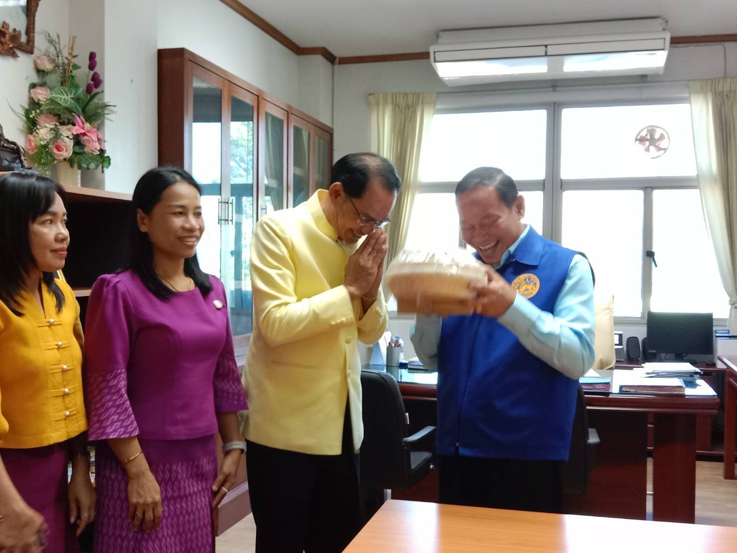 🔶พช.ยโสธร🔶 นำทีมบุคลากรในสังกัดเข้า ‘สวัสดีปีใหม่’ ปลัดจังหวัดยโสธร