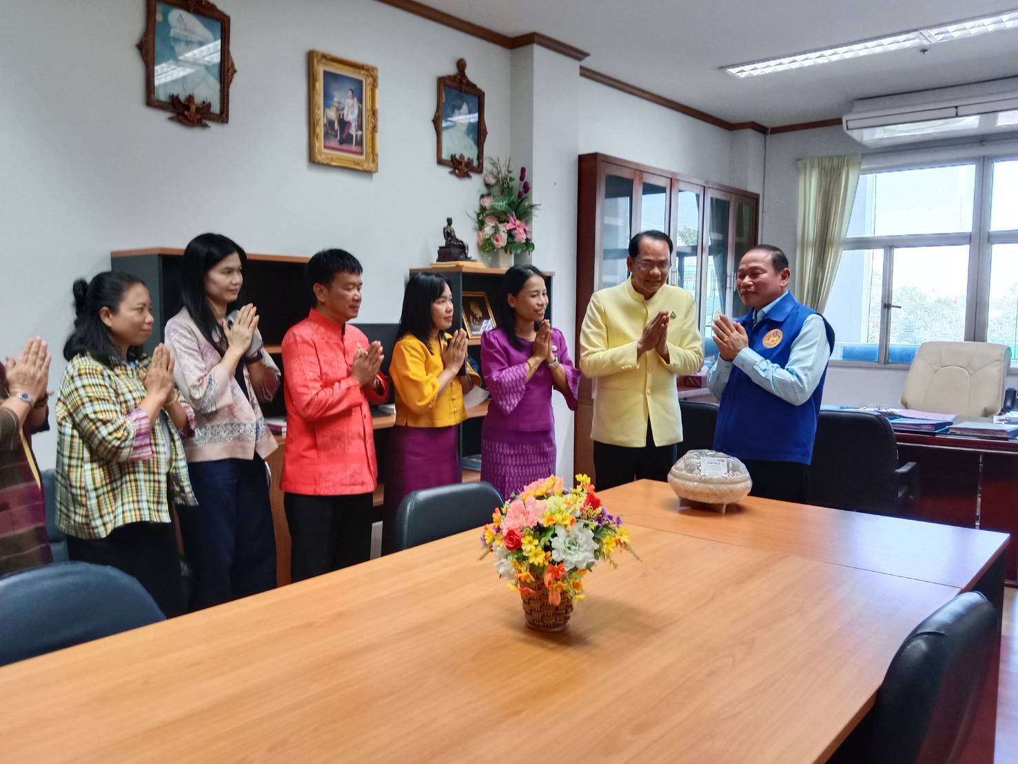 🔶พช.ยโสธร🔶 นำทีมบุคลากรในสังกัดเข้า ‘สวัสดีปีใหม่’ ปลัดจังหวัดยโสธร