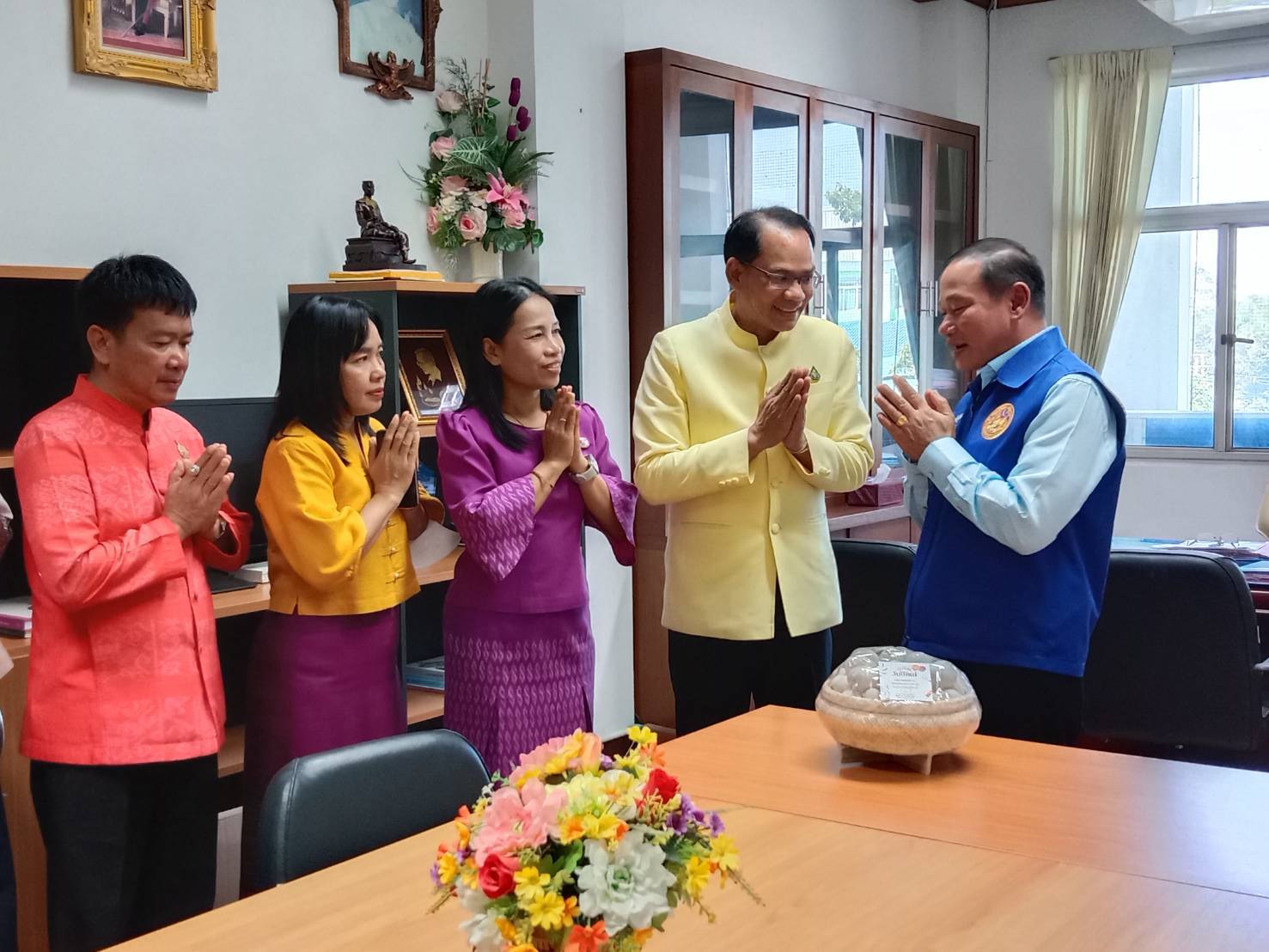 🔶พช.ยโสธร🔶 นำทีมบุคลากรในสังกัดเข้า ‘สวัสดีปีใหม่’ ปลัดจังหวัดยโสธร