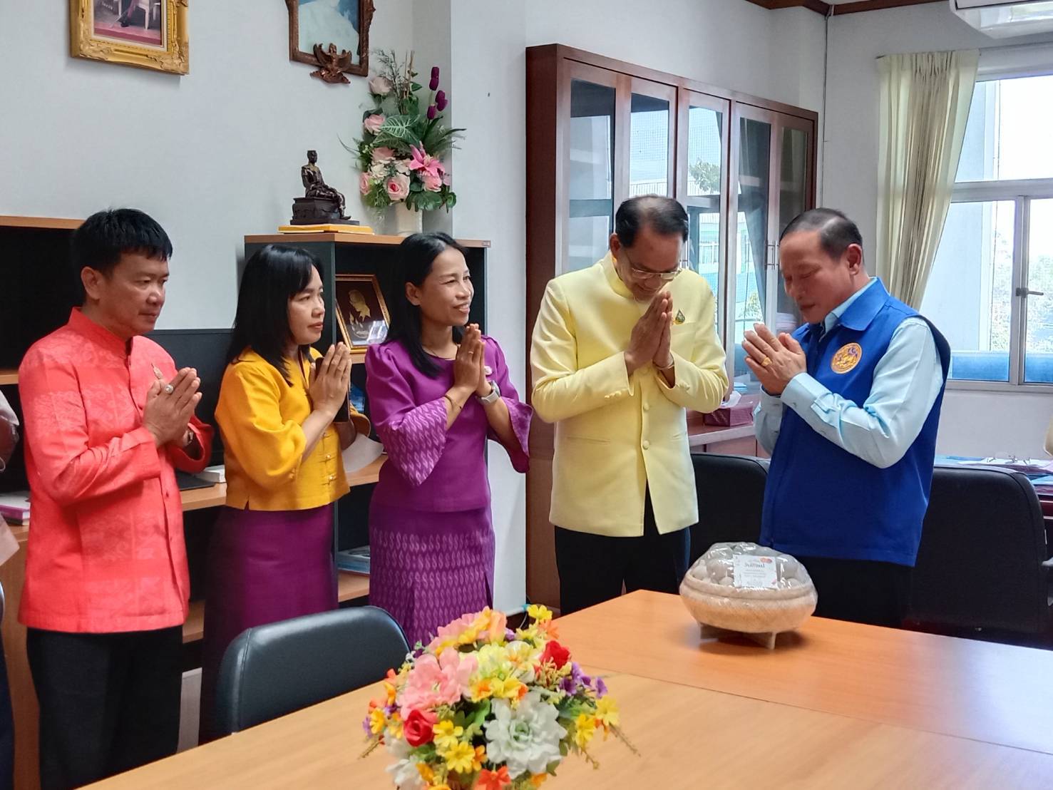 🔶พช.ยโสธร🔶 นำทีมบุคลากรในสังกัดเข้า ‘สวัสดีปีใหม่’ ปลัดจังหวัดยโสธร