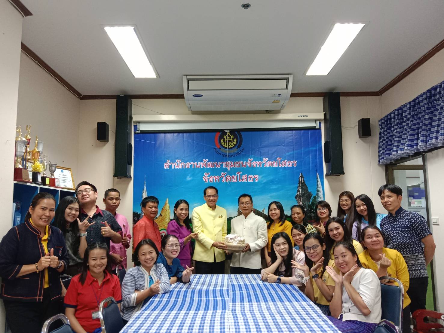 🌞พช.ยโสธร🌞 ทีมบุคลากรในสังกัดพัฒนาชุมชนจังหวัดยโสธร เข้า ‘สวัสดีปีใหม่’ พัฒนาการจังหวัดยโสธร