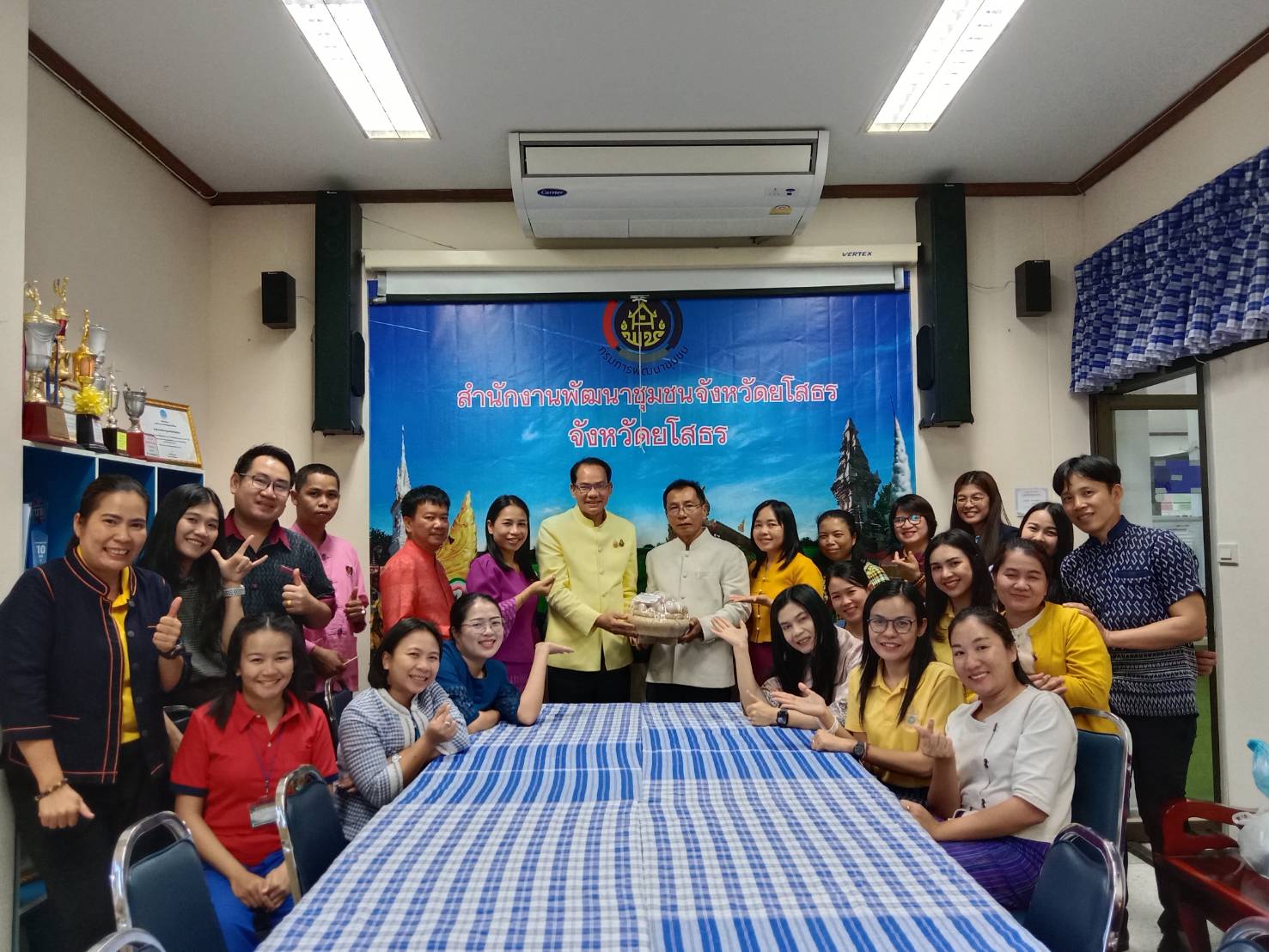 🌞พช.ยโสธร🌞 ทีมบุคลากรในสังกัดพัฒนาชุมชนจังหวัดยโสธร เข้า ‘สวัสดีปีใหม่’ พัฒนาการจังหวัดยโสธร