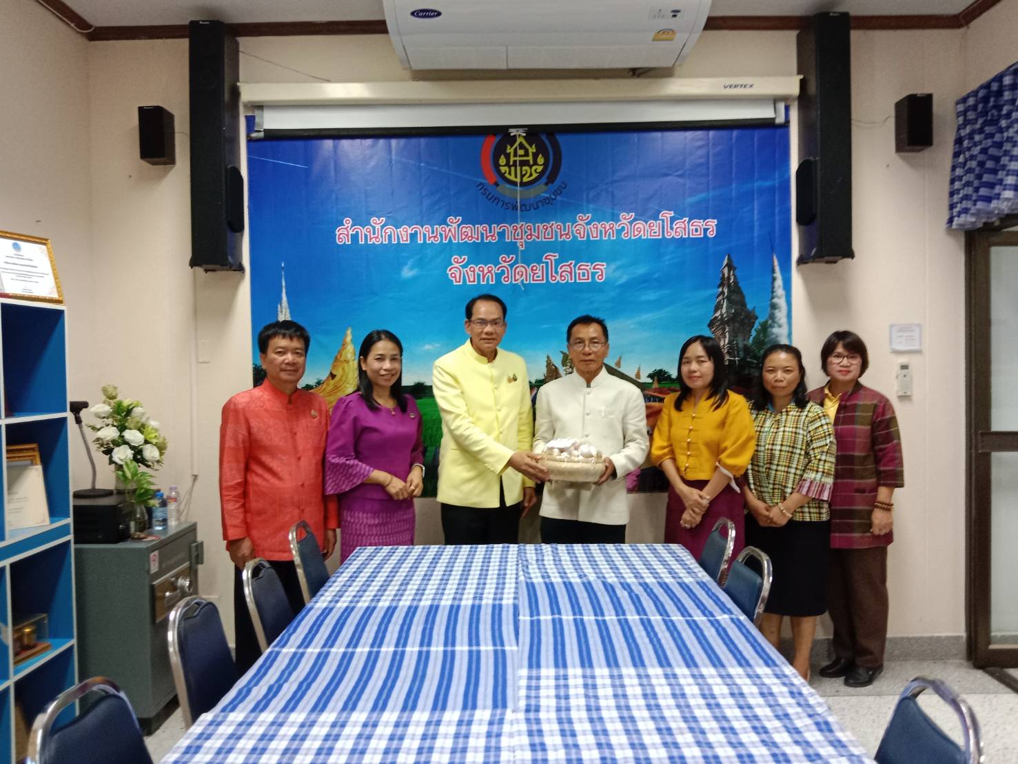 🌞พช.ยโสธร🌞 ทีมบุคลากรในสังกัดพัฒนาชุมชนจังหวัดยโสธร เข้า ‘สวัสดีปีใหม่’ พัฒนาการจังหวัดยโสธร