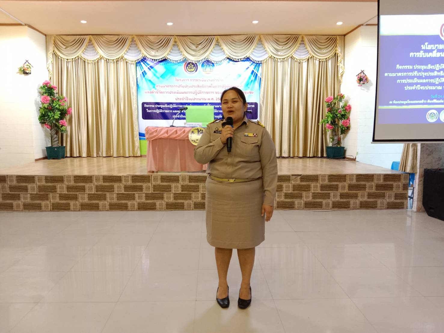 🔵 นายบรรลือ พลับพลึง พัฒนาการจังหวัดยโสธร มอบนโยบายการดำเนินงานตามตัวชี้วัดตามมาตรการปรับปรุงประสิทธิภาพในการปฏิบัติราชการและตัวชี้วัดการประเมินผลการปฏิบัติราชการกรมการพัฒนาชุมชนประจำปี 2568