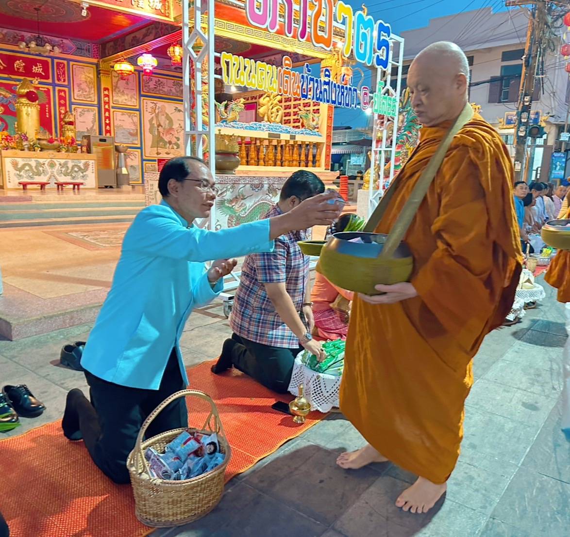 🌸พช. ยโสธร🌸 ร่วมกิจกรรมทำบุญตักบาตรย้อนยุควิถีถิ่น วิถีไทย ถนนคนเดินยโสธร เมืองเก่าบ้านสิงห์ท่า จังหวัดยโสธร