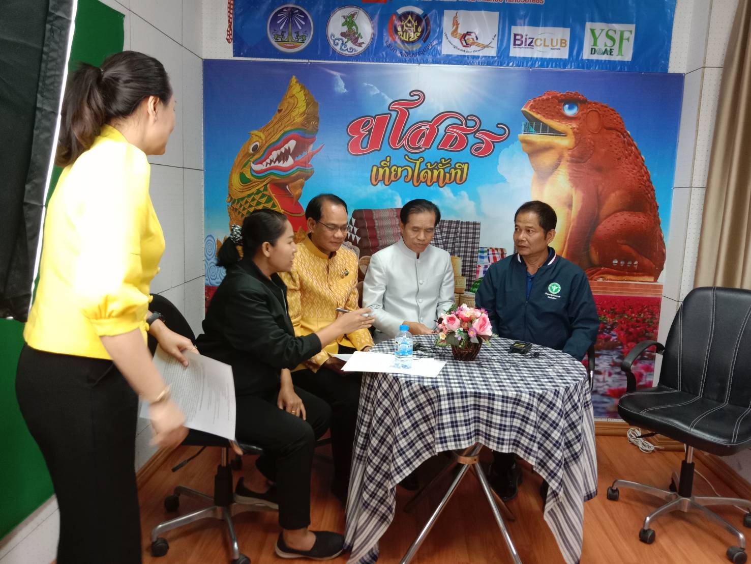 🍀พช.ยโสธร🍀 ร่วมกับหน่วยงานภาคีเครือข่าย เสวนาการใช้ประโยชน์จากข้อมูลจปฐปี 2568 โดยการบันทึกเทปรายการวิทยุเพื่อใช้ประชาสัมพันธ์ในการจัดเก็บข้อมูล จปฐ. ปี 2568