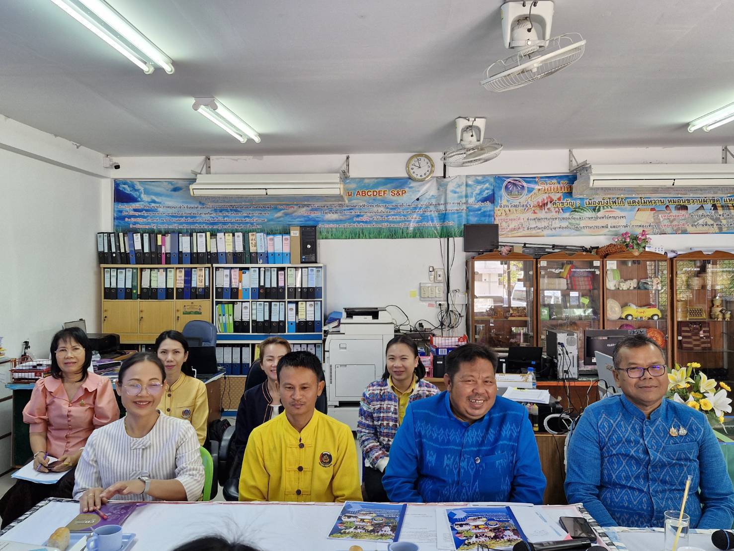 🟨พช.ยโสธร🟨 รับการตรวจติดตามผลการปฏิบัติราชการ ตามนโยบายรัฐบาล ภารกิจเร่งด่วน กระทรวงมหาดไทย ภารกิจงานสำคัญกรมการพัฒนาชุมชน ในพื้นที่อำเภอเมืองยโสธร จังหวัดยโสธร โดย ผู้ตรวจราชการกรม (นางนวลจันทร์ ศรีมงคล) ปฏิบัติหน้าที่ผู้อำนวยการศูนย์ศึกษาและพัฒนาชุมชนอุบลราชธานี