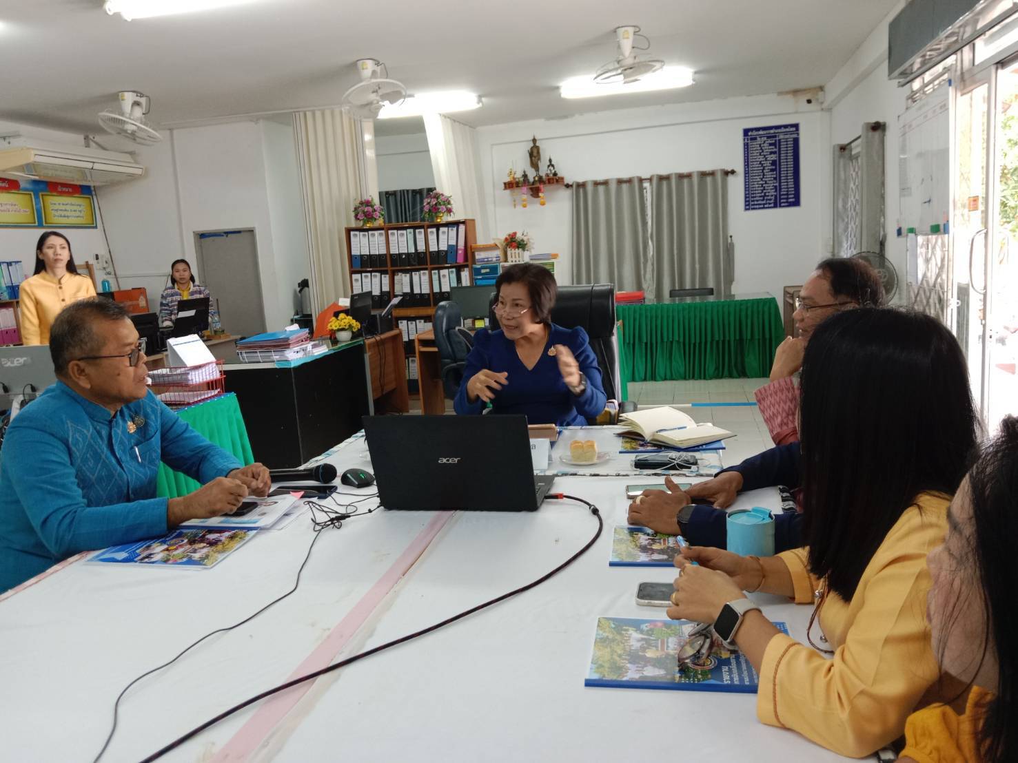 🟨พช.ยโสธร🟨 รับการตรวจติดตามผลการปฏิบัติราชการ ตามนโยบายรัฐบาล ภารกิจเร่งด่วน กระทรวงมหาดไทย ภารกิจงานสำคัญกรมการพัฒนาชุมชน ในพื้นที่อำเภอเมืองยโสธร จังหวัดยโสธร โดย ผู้ตรวจราชการกรม (นางนวลจันทร์ ศรีมงคล) ปฏิบัติหน้าที่ผู้อำนวยการศูนย์ศึกษาและพัฒนาชุมชนอุบลราชธานี