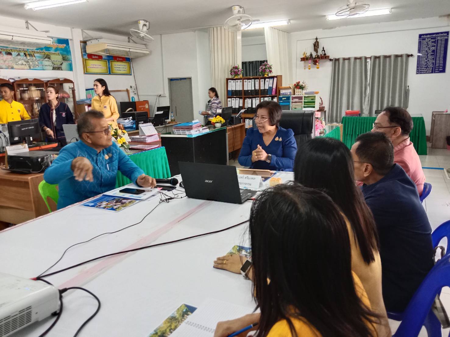 🟨พช.ยโสธร🟨 รับการตรวจติดตามผลการปฏิบัติราชการ ตามนโยบายรัฐบาล ภารกิจเร่งด่วน กระทรวงมหาดไทย ภารกิจงานสำคัญกรมการพัฒนาชุมชน ในพื้นที่อำเภอเมืองยโสธร จังหวัดยโสธร โดย ผู้ตรวจราชการกรม (นางนวลจันทร์ ศรีมงคล) ปฏิบัติหน้าที่ผู้อำนวยการศูนย์ศึกษาและพัฒนาชุมชนอุบลราชธานี