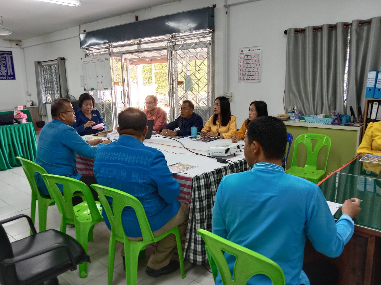 🟨พช.ยโสธร🟨 รับการตรวจติดตามผลการปฏิบัติราชการ ตามนโยบายรัฐบาล ภารกิจเร่งด่วน กระทรวงมหาดไทย ภารกิจงานสำคัญกรมการพัฒนาชุมชน ในพื้นที่อำเภอเมืองยโสธร จังหวัดยโสธร โดย ผู้ตรวจราชการกรม (นางนวลจันทร์ ศรีมงคล) ปฏิบัติหน้าที่ผู้อำนวยการศูนย์ศึกษาและพัฒนาชุมชนอุบลราชธานี