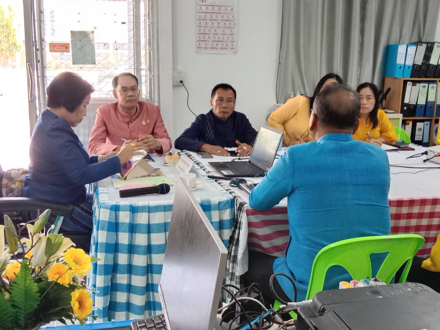 🟨พช.ยโสธร🟨 รับการตรวจติดตามผลการปฏิบัติราชการ ตามนโยบายรัฐบาล ภารกิจเร่งด่วน กระทรวงมหาดไทย ภารกิจงานสำคัญกรมการพัฒนาชุมชน ในพื้นที่อำเภอเมืองยโสธร จังหวัดยโสธร โดย ผู้ตรวจราชการกรม (นางนวลจันทร์ ศรีมงคล) ปฏิบัติหน้าที่ผู้อำนวยการศูนย์ศึกษาและพัฒนาชุมชนอุบลราชธานี