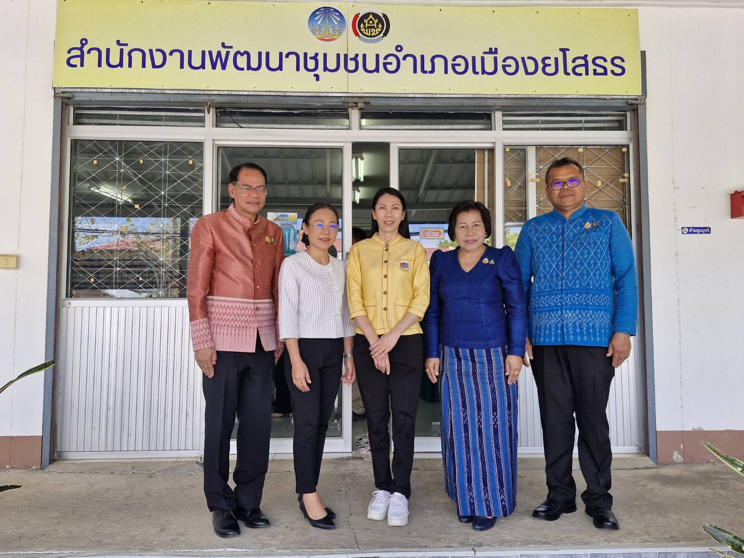 🟨พช.ยโสธร🟨 รับการตรวจติดตามผลการปฏิบัติราชการ ตามนโยบายรัฐบาล ภารกิจเร่งด่วน กระทรวงมหาดไทย ภารกิจงานสำคัญกรมการพัฒนาชุมชน ในพื้นที่อำเภอเมืองยโสธร จังหวัดยโสธร โดย ผู้ตรวจราชการกรม (นางนวลจันทร์ ศรีมงคล) ปฏิบัติหน้าที่ผู้อำนวยการศูนย์ศึกษาและพัฒนาชุมชนอุบลราชธานี