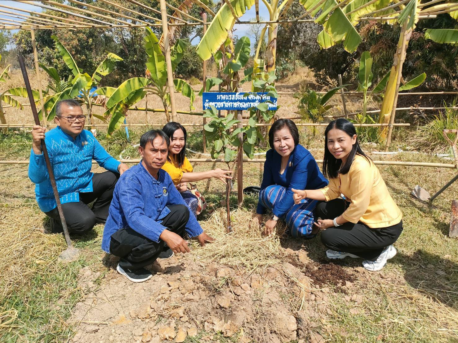 🟨พช.ยโสธร🟨 รับการตรวจติดตามผลการปฏิบัติราชการ ตามนโยบายรัฐบาล ภารกิจเร่งด่วน กระทรวงมหาดไทย ภารกิจงานสำคัญกรมการพัฒนาชุมชน ในพื้นที่อำเภอเมืองยโสธร จังหวัดยโสธร โดย ผู้ตรวจราชการกรม (นางนวลจันทร์ ศรีมงคล) ปฏิบัติหน้าที่ผู้อำนวยการศูนย์ศึกษาและพัฒนาชุมชนอุบลราชธานี