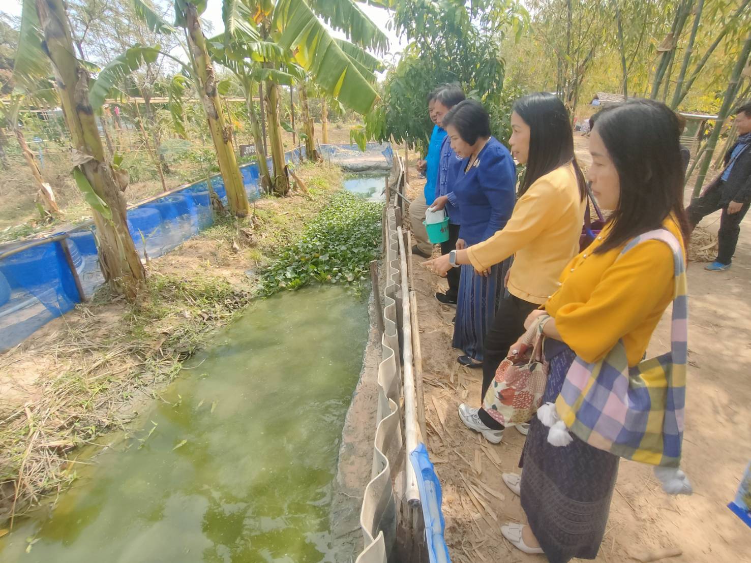 🟨พช.ยโสธร🟨 รับการตรวจติดตามผลการปฏิบัติราชการ ตามนโยบายรัฐบาล ภารกิจเร่งด่วน กระทรวงมหาดไทย ภารกิจงานสำคัญกรมการพัฒนาชุมชน ในพื้นที่อำเภอเมืองยโสธร จังหวัดยโสธร โดย ผู้ตรวจราชการกรม (นางนวลจันทร์ ศรีมงคล) ปฏิบัติหน้าที่ผู้อำนวยการศูนย์ศึกษาและพัฒนาชุมชนอุบลราชธานี