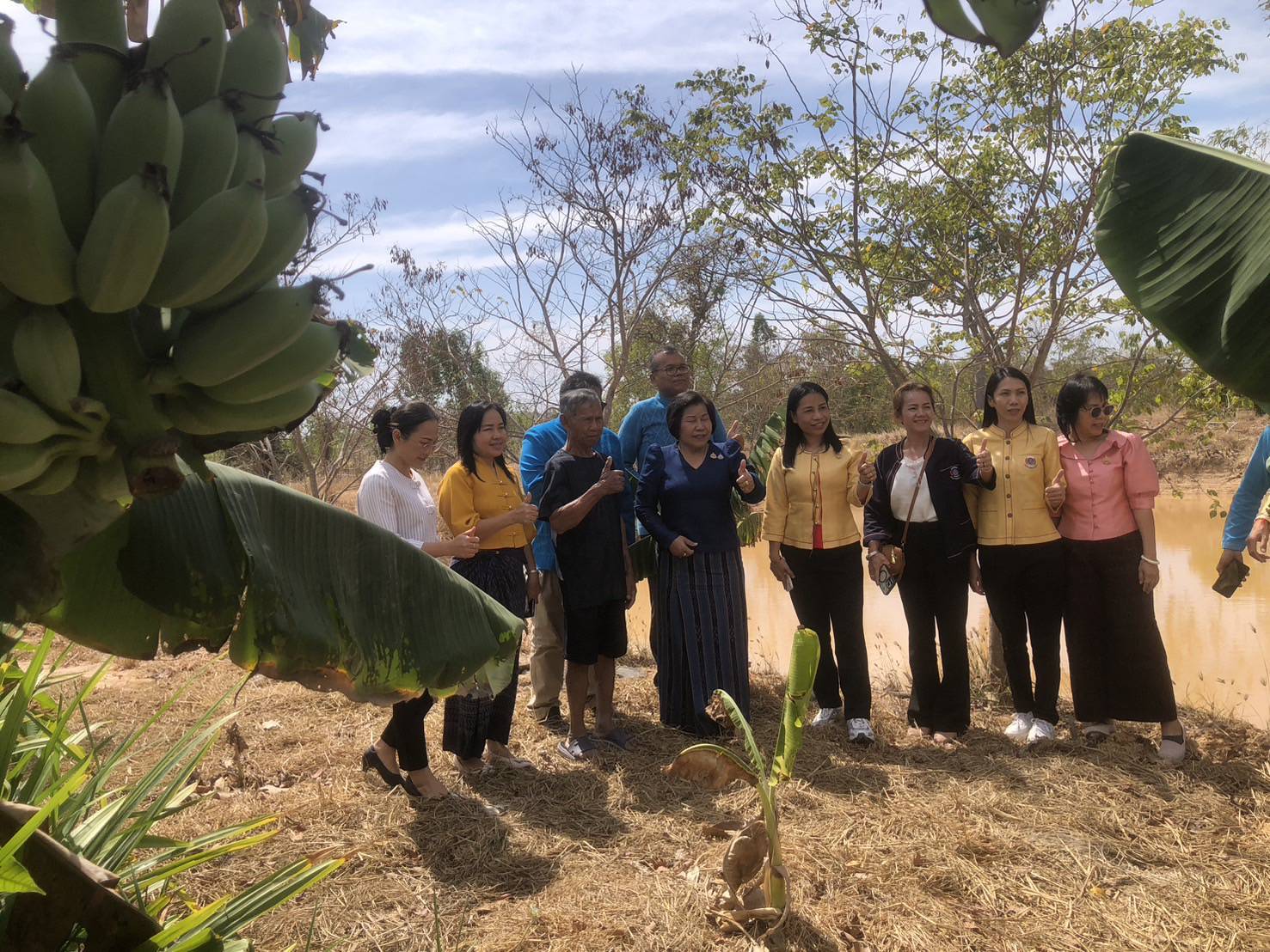 🟨พช.ยโสธร🟨 รับการตรวจติดตามผลการปฏิบัติราชการ ตามนโยบายรัฐบาล ภารกิจเร่งด่วน กระทรวงมหาดไทย ภารกิจงานสำคัญกรมการพัฒนาชุมชน ในพื้นที่อำเภอเมืองยโสธร จังหวัดยโสธร โดย ผู้ตรวจราชการกรม (นางนวลจันทร์ ศรีมงคล) ปฏิบัติหน้าที่ผู้อำนวยการศูนย์ศึกษาและพัฒนาชุมชนอุบลราชธานี