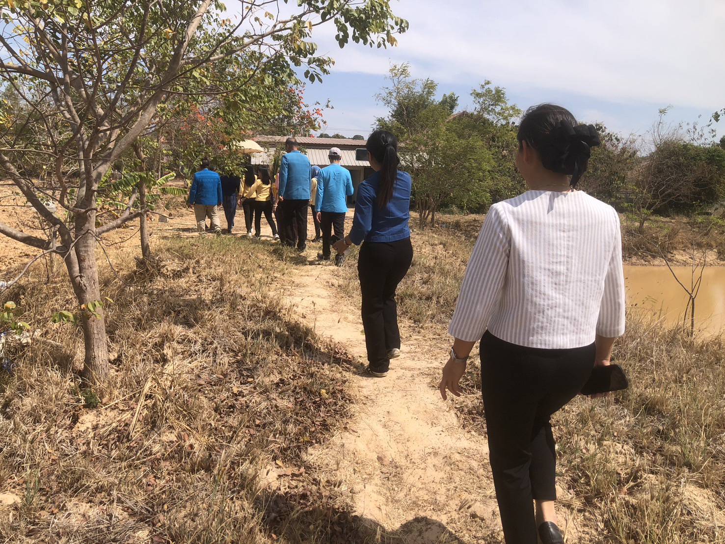 🟨พช.ยโสธร🟨 รับการตรวจติดตามผลการปฏิบัติราชการ ตามนโยบายรัฐบาล ภารกิจเร่งด่วน กระทรวงมหาดไทย ภารกิจงานสำคัญกรมการพัฒนาชุมชน ในพื้นที่อำเภอเมืองยโสธร จังหวัดยโสธร โดย ผู้ตรวจราชการกรม (นางนวลจันทร์ ศรีมงคล) ปฏิบัติหน้าที่ผู้อำนวยการศูนย์ศึกษาและพัฒนาชุมชนอุบลราชธานี