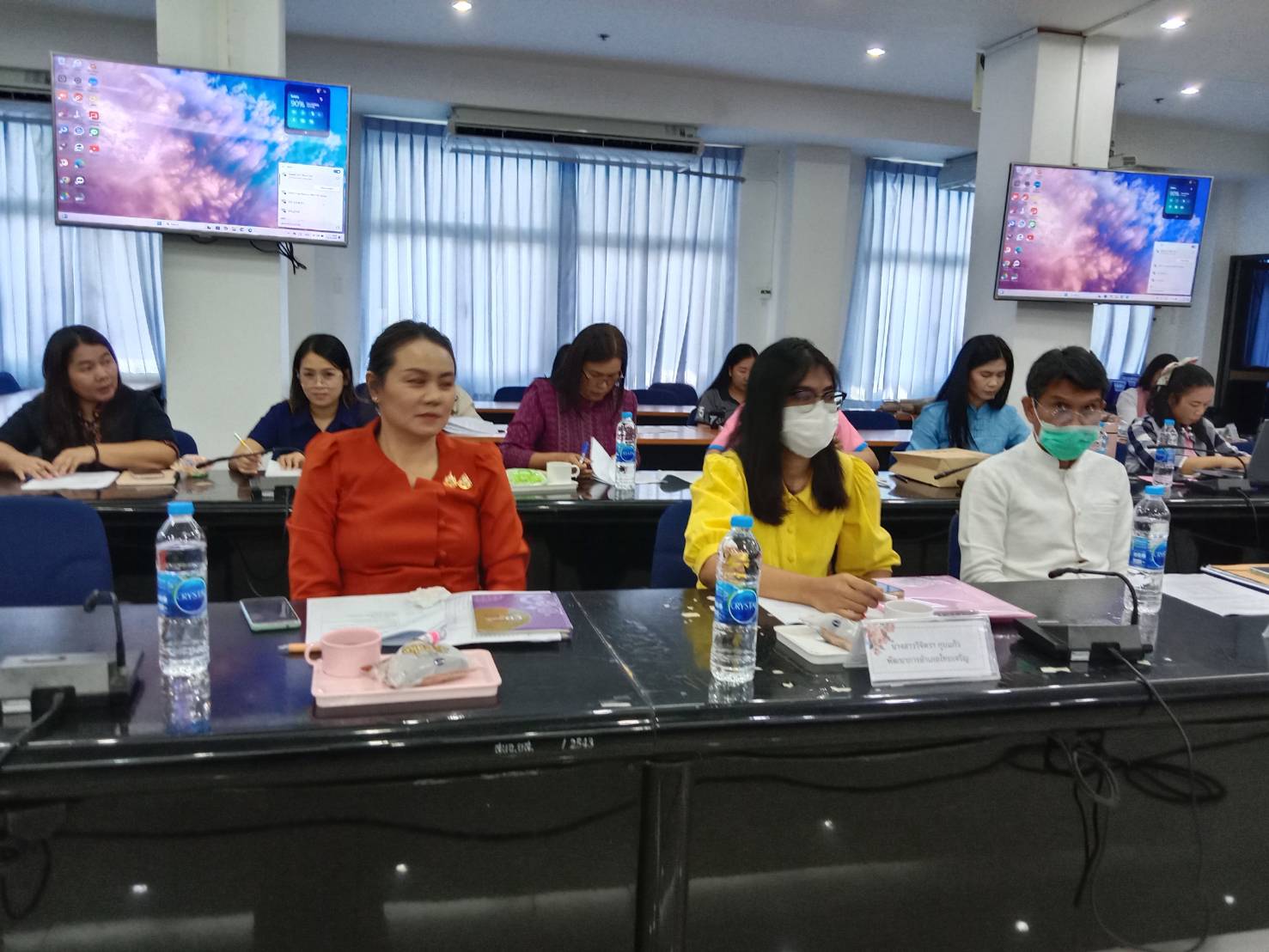 🌈พช.ยโสธร🌈 ประชุมเตรียมความพร้อมคณะทำงานสนับสนุนฝ่ายออกร้าน แสดงนิทรรศการ การแสดงผลงานและเดินแบบชุดผ้าไทยพื้นเมืองในงานสถาปนาจังหวัดยโสธร ประจำปี 2568