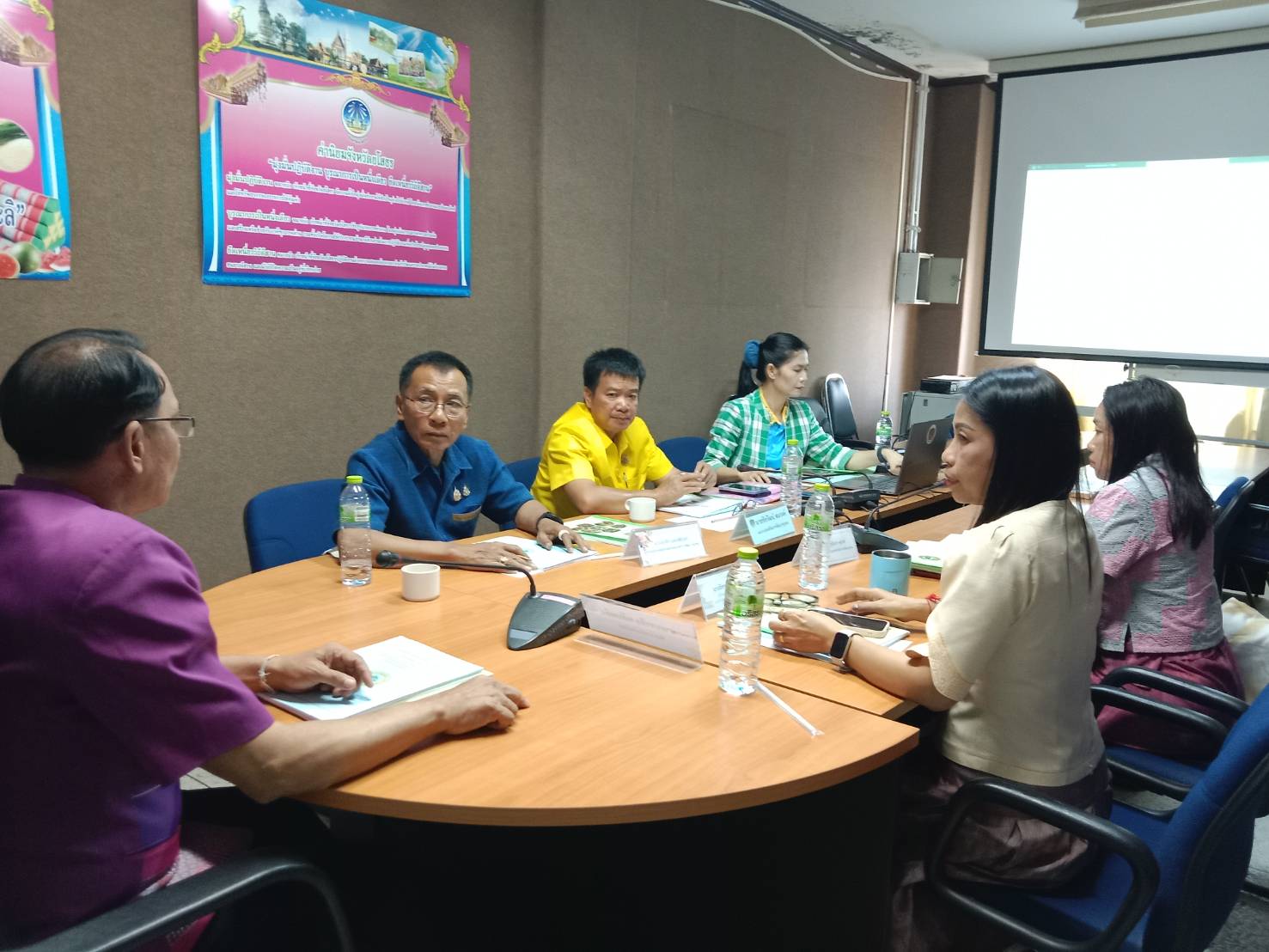 พช.ยโสธร  ประชุมการคัดเลือกกิจกรรมกลุ่มออมทรัพย์เพื่อการผลิตดีเด่น ระดับจังหวัด กับโครงการมหกรรมการออม 51 ปี ทุนชุมชนขับเคลื่อนเศรษฐกิจฐานราก ประจำปี 2568