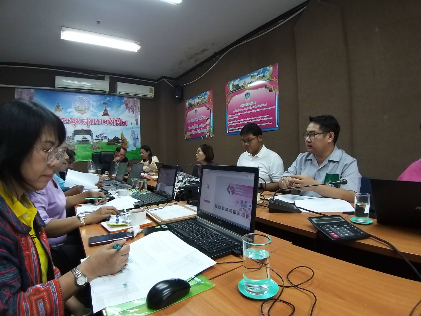 สำนักงานพัฒนาชุมชนจังหวัดยโสธร (คนสำราญ งานสมบูรณ์ เพิ่มพูนสัมพันธ์) ประชุมติดตามการดำเนินงานกองทุนพัฒนาบทบาทสตรี ประเด็นตัวชี้วัดและค่าเป้าหมายการประเมินผลการปฏิบัติราชการ รอบการประเมิน ครั้งที่ 1