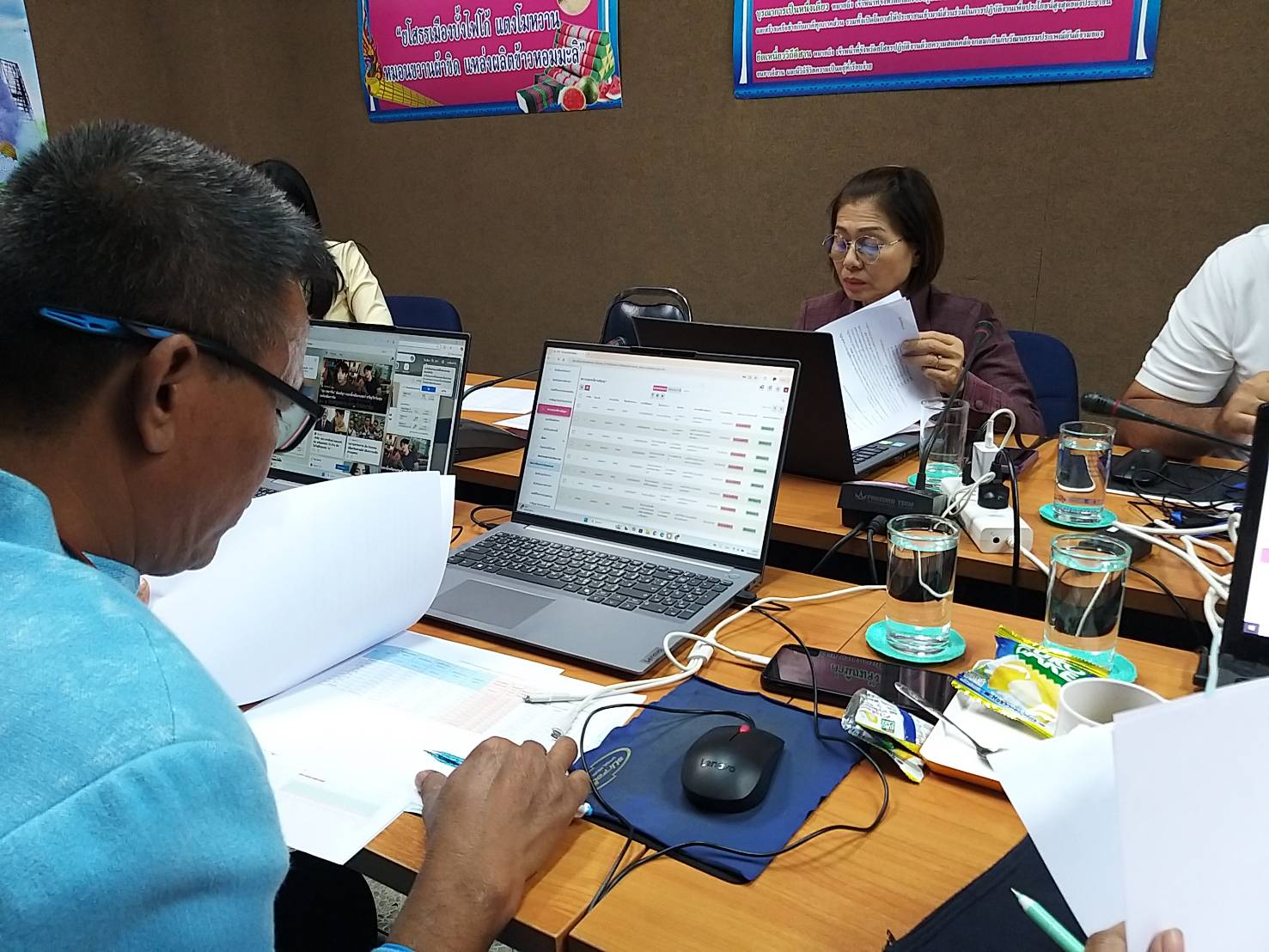 สำนักงานพัฒนาชุมชนจังหวัดยโสธร (คนสำราญ งานสมบูรณ์ เพิ่มพูนสัมพันธ์) ประชุมติดตามการดำเนินงานกองทุนพัฒนาบทบาทสตรี ประเด็นตัวชี้วัดและค่าเป้าหมายการประเมินผลการปฏิบัติราชการ รอบการประเมิน ครั้งที่ 1