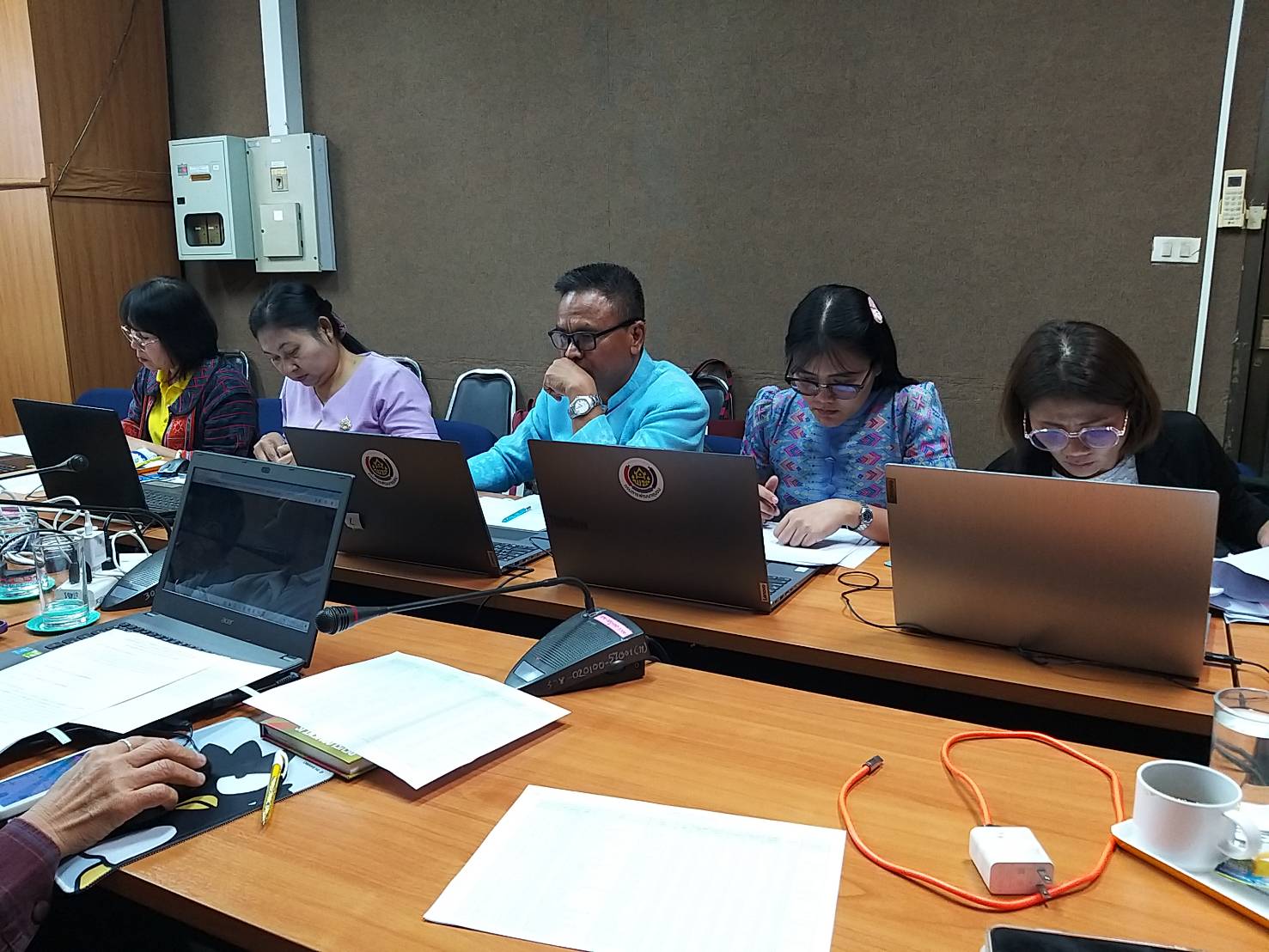 สำนักงานพัฒนาชุมชนจังหวัดยโสธร (คนสำราญ งานสมบูรณ์ เพิ่มพูนสัมพันธ์) ประชุมติดตามการดำเนินงานกองทุนพัฒนาบทบาทสตรี ประเด็นตัวชี้วัดและค่าเป้าหมายการประเมินผลการปฏิบัติราชการ รอบการประเมิน ครั้งที่ 1