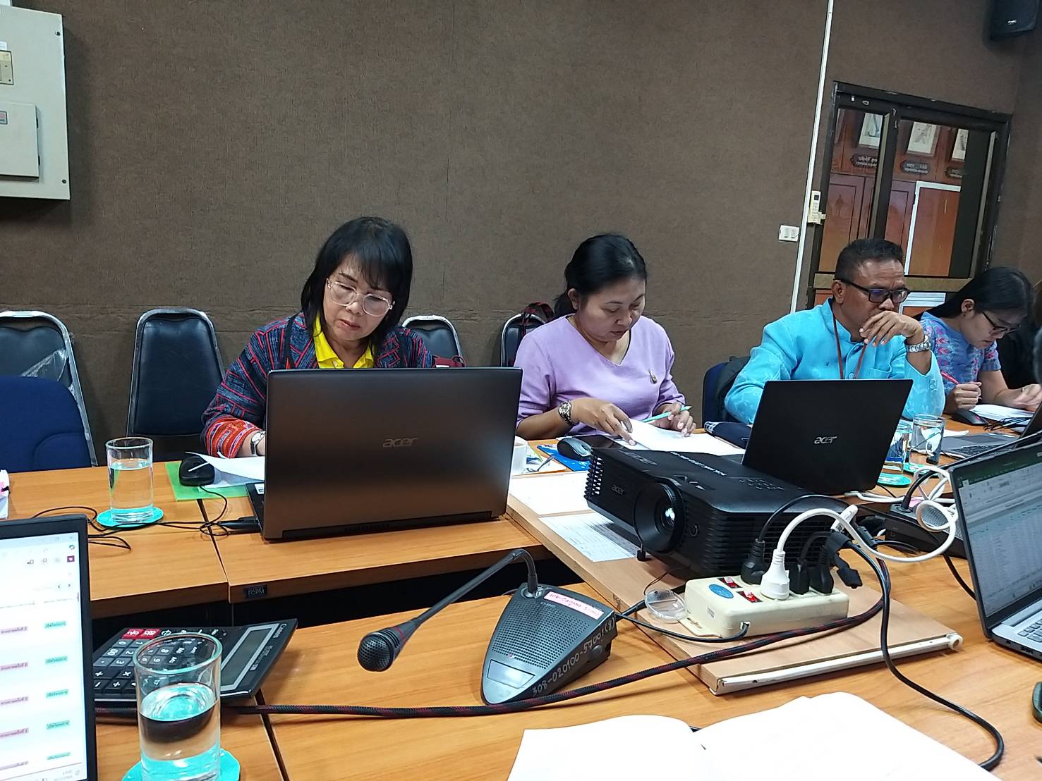 สำนักงานพัฒนาชุมชนจังหวัดยโสธร (คนสำราญ งานสมบูรณ์ เพิ่มพูนสัมพันธ์) ประชุมติดตามการดำเนินงานกองทุนพัฒนาบทบาทสตรี ประเด็นตัวชี้วัดและค่าเป้าหมายการประเมินผลการปฏิบัติราชการ รอบการประเมิน ครั้งที่ 1