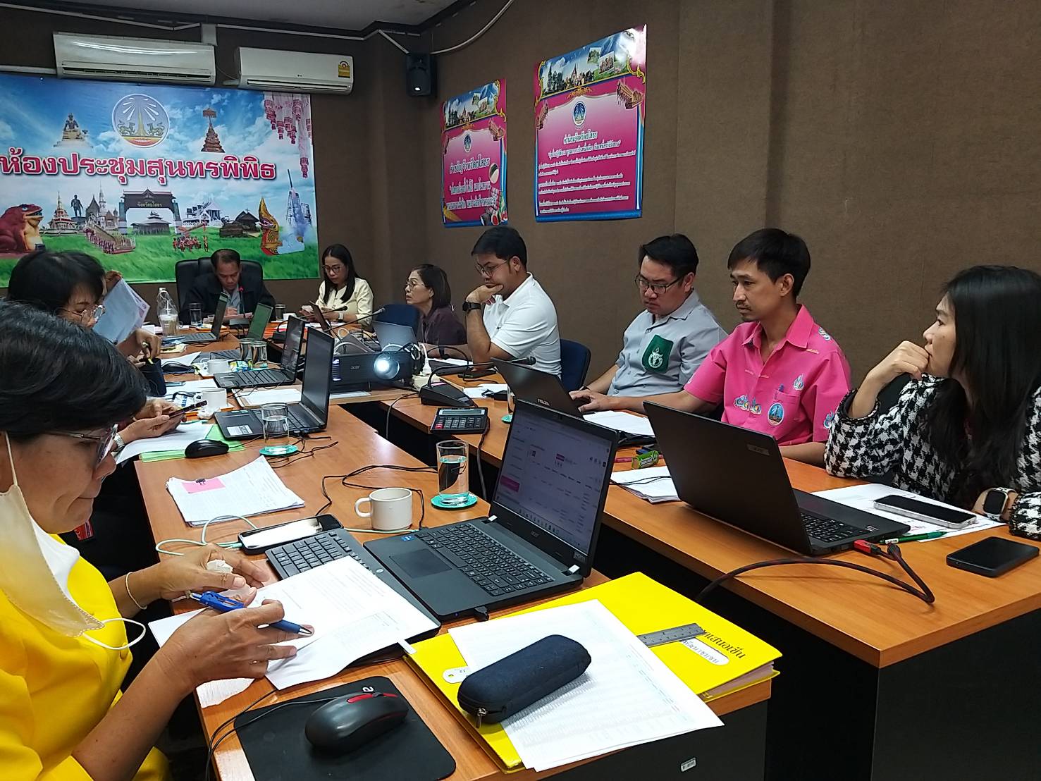 สำนักงานพัฒนาชุมชนจังหวัดยโสธร (คนสำราญ งานสมบูรณ์ เพิ่มพูนสัมพันธ์) ประชุมติดตามการดำเนินงานกองทุนพัฒนาบทบาทสตรี ประเด็นตัวชี้วัดและค่าเป้าหมายการประเมินผลการปฏิบัติราชการ รอบการประเมิน ครั้งที่ 1