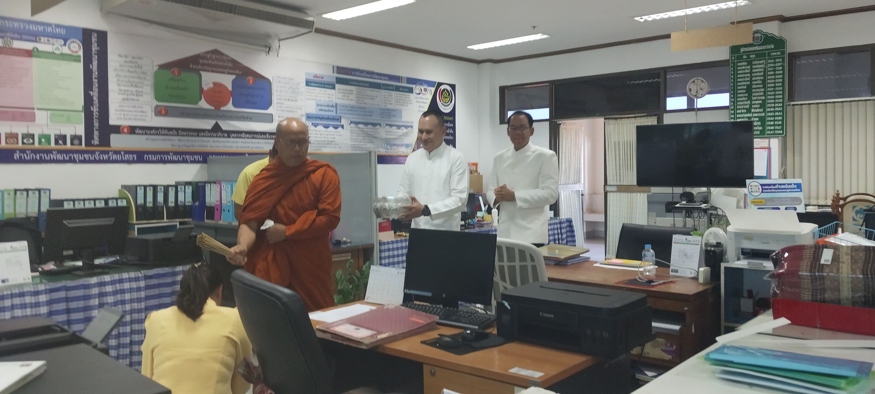 🌈 พช ยโสธร 🌈 ร่วมพิธีเจริญพระพุทธมนต์และทำบุญตักบาตร เพื่อความเป็นสิริมงคล ศาลากลางจังหวัดยโสธร