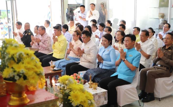 🌈 พช ยโสธร 🌈 ร่วมพิธีเจริญพระพุทธมนต์และทำบุญตักบาตร เพื่อความเป็นสิริมงคล ศาลากลางจังหวัดยโสธร