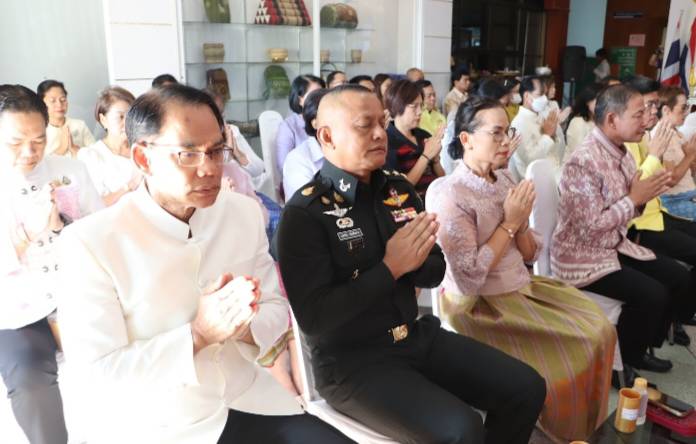 🌈 พช ยโสธร 🌈 ร่วมพิธีเจริญพระพุทธมนต์และทำบุญตักบาตร เพื่อความเป็นสิริมงคล ศาลากลางจังหวัดยโสธร