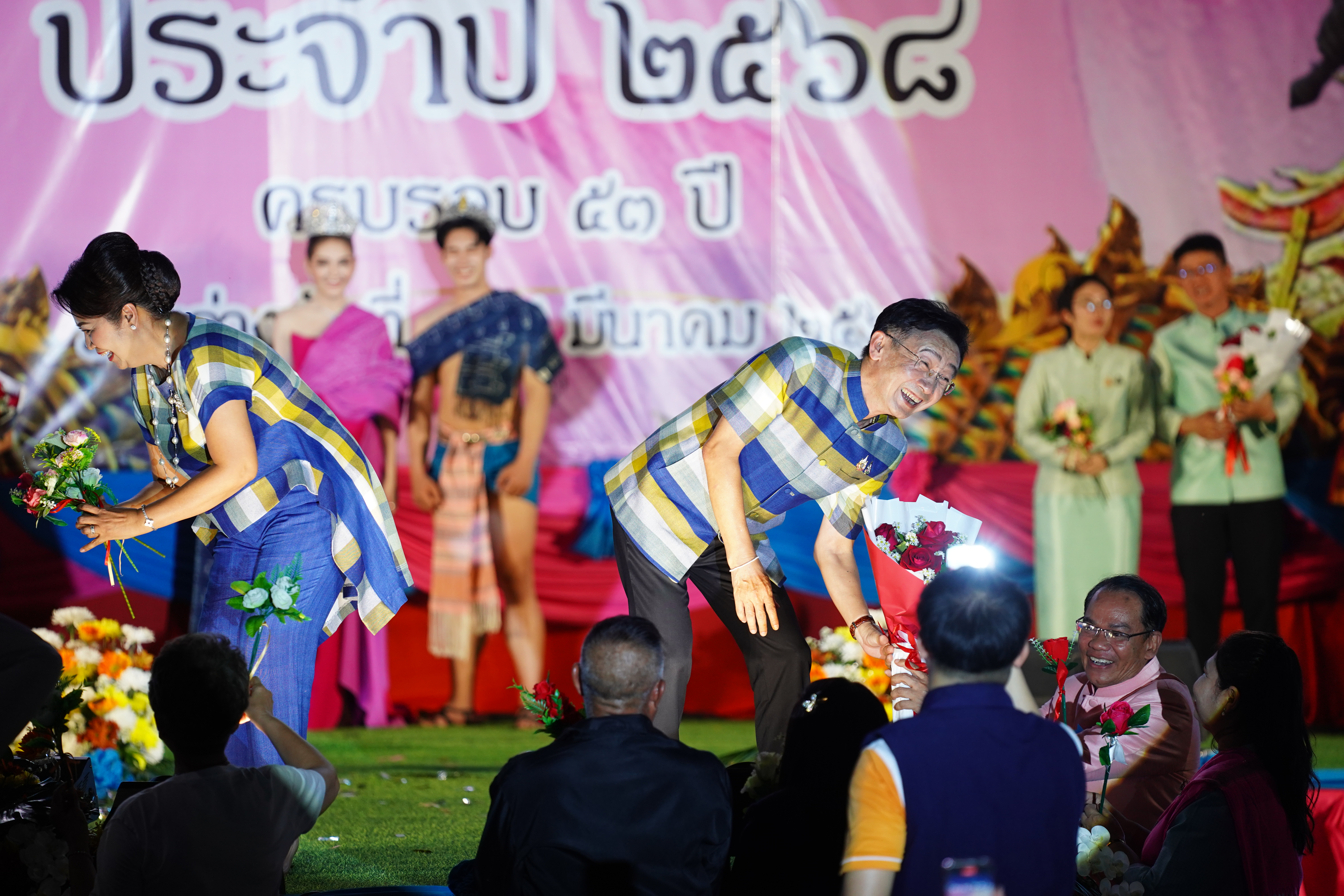 #พช.ยโสธร จัดกิจกรรมเดินแบบผ้าไทย สืบสาน รักษา ต่อยอด ผ้าไทยพื้นเมือง สร้างรายได้สู่ชุมชน