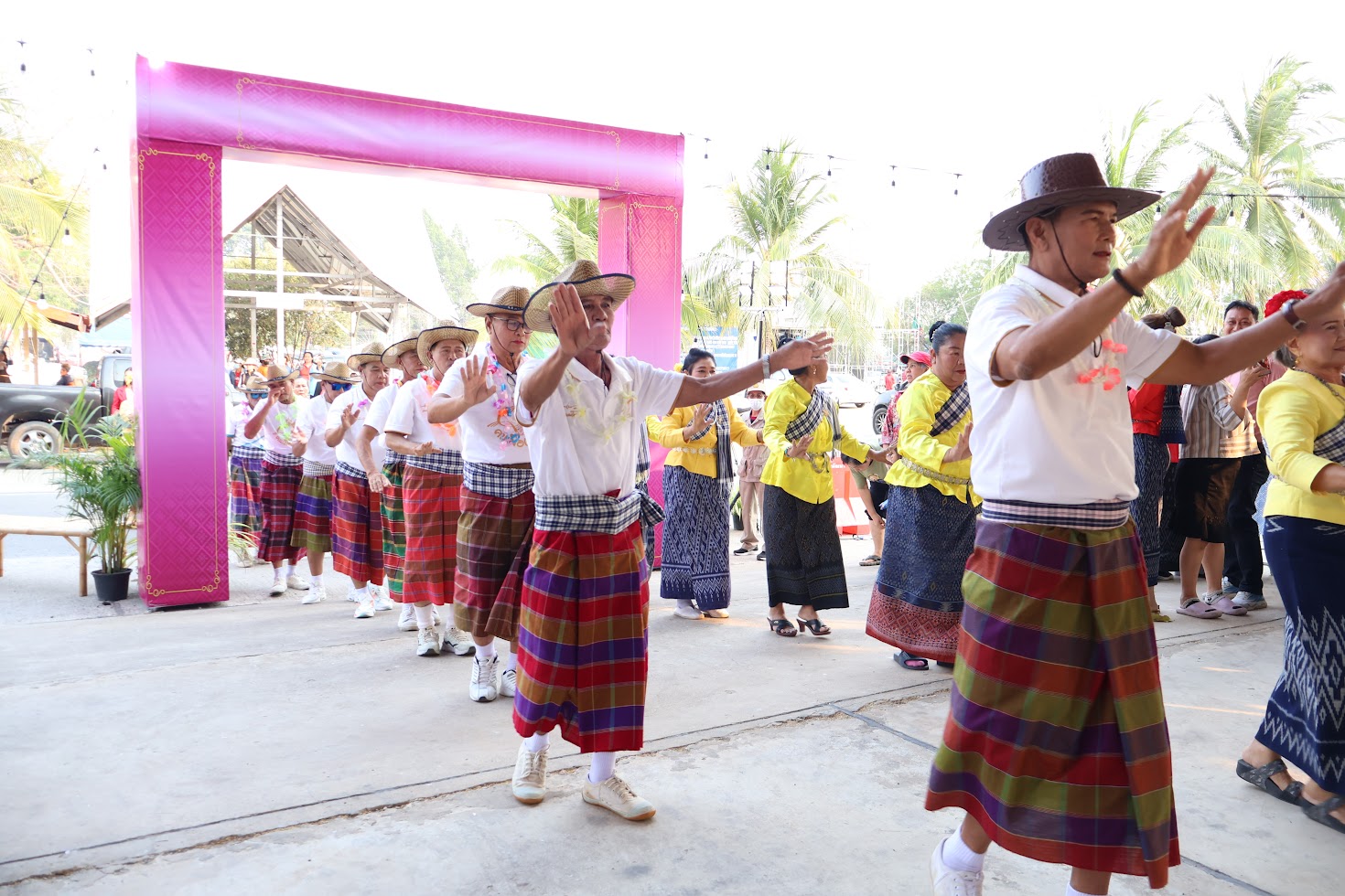 พช.ยโสธร (คนสำราญ งานสมบูรณ์ เพิ่มพูนสัมพันธ์)  เข้าร่วมพิธีเปิดตลาดวัฒนธรรม ถนนสายวัฒนธรรม ถนนคนเดิน จังหวัดยโสธร ตอน “ของดีวิถีกุดชุม”