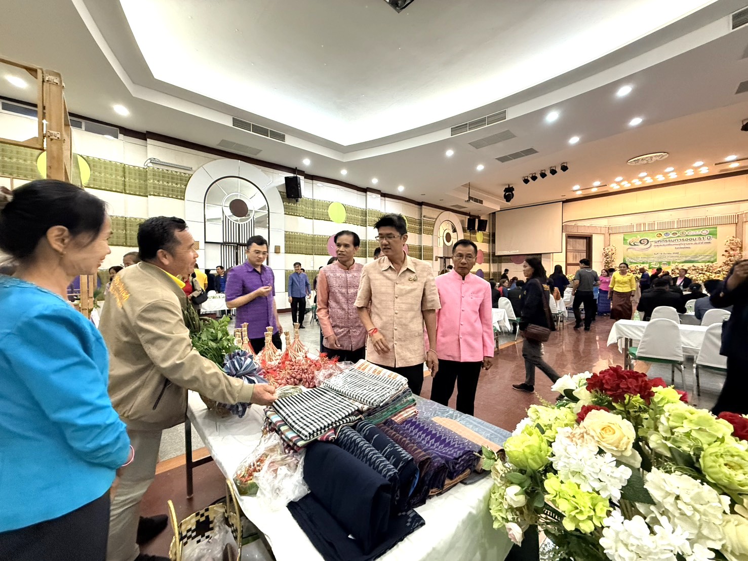 🍉พช.ยโสธร🍉 คนสำราญ งานสมบูรณ์ เพิ่มพูนสัมพันธ์ จัดกิจกรรมมหกรรมการออม 51 ปี ทุนชุมชนขับเคลื่อนเศรษฐกิจฐากราก (ระดับภูมิภาค) เนื่องในวาระครบรอบ 51 ปี กลุ่มออมทรัพย์เพื่อการผลิต