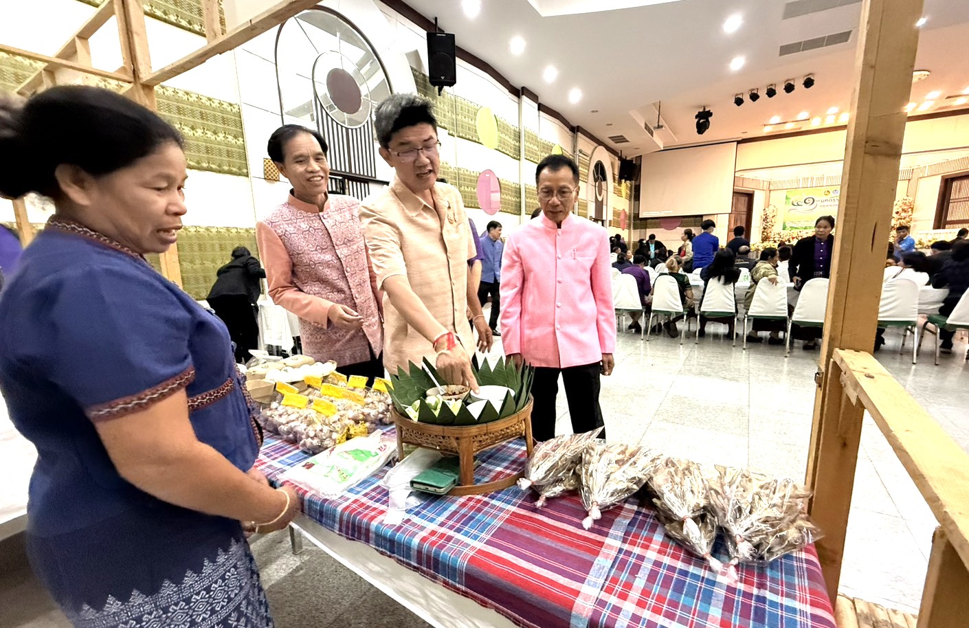 🍉พช.ยโสธร🍉 คนสำราญ งานสมบูรณ์ เพิ่มพูนสัมพันธ์ จัดกิจกรรมมหกรรมการออม 51 ปี ทุนชุมชนขับเคลื่อนเศรษฐกิจฐากราก (ระดับภูมิภาค) เนื่องในวาระครบรอบ 51 ปี กลุ่มออมทรัพย์เพื่อการผลิต